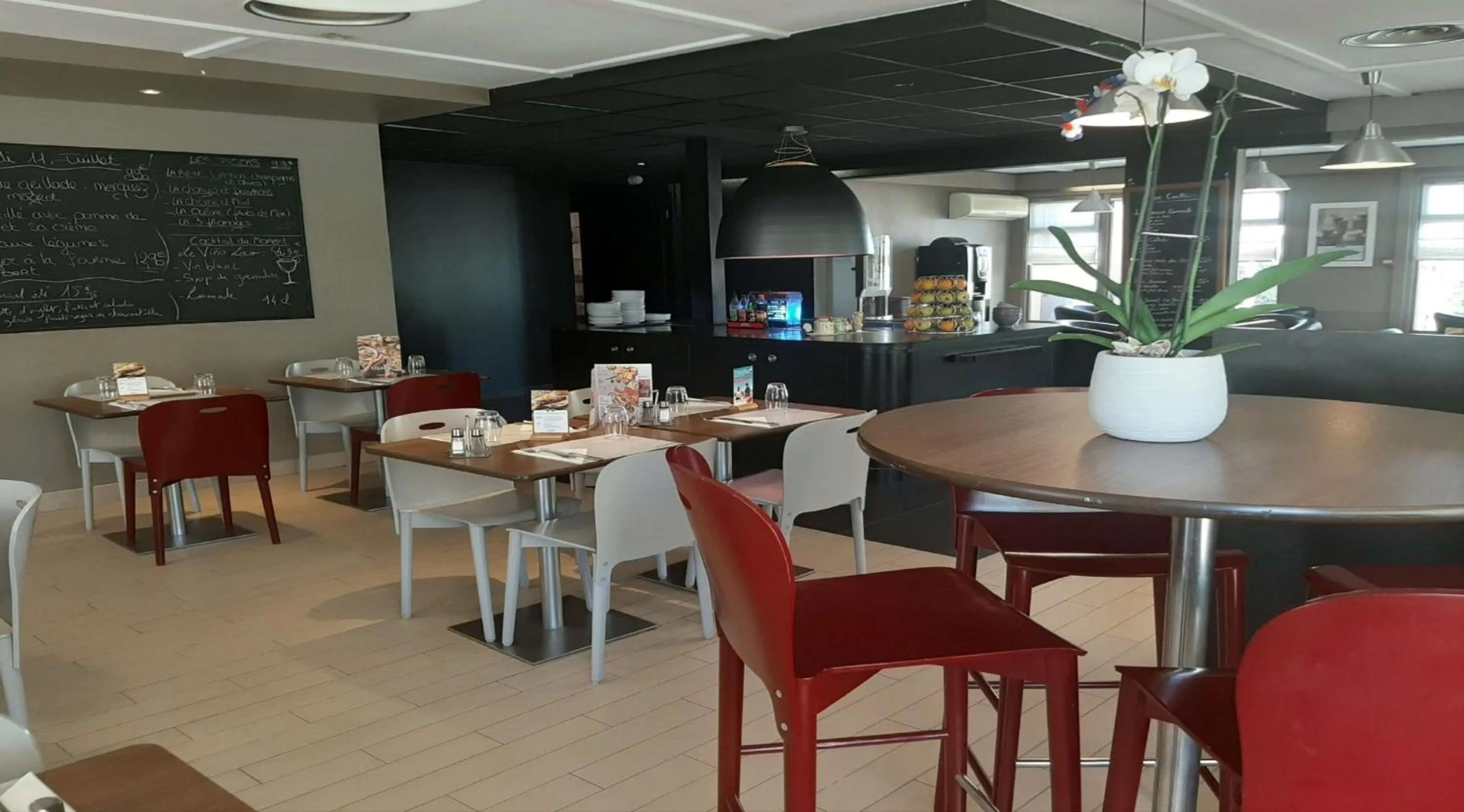 Restaurant/places to eat in Kyriad Direct Montpellier Saint Jean De Védas - La Peyrière