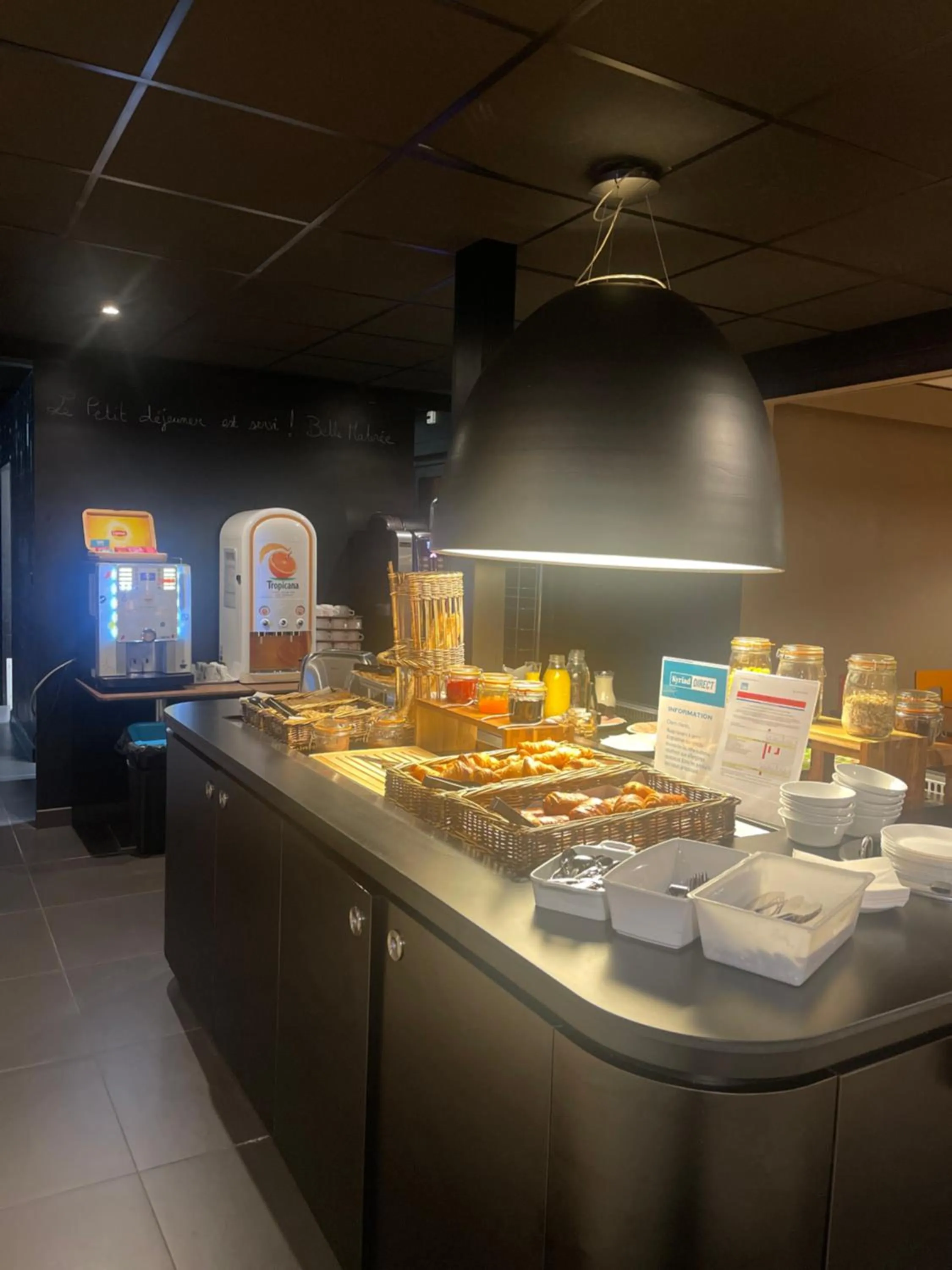 Buffet breakfast in Kyriad Direct Montpellier Saint Jean De Védas - La Peyrière