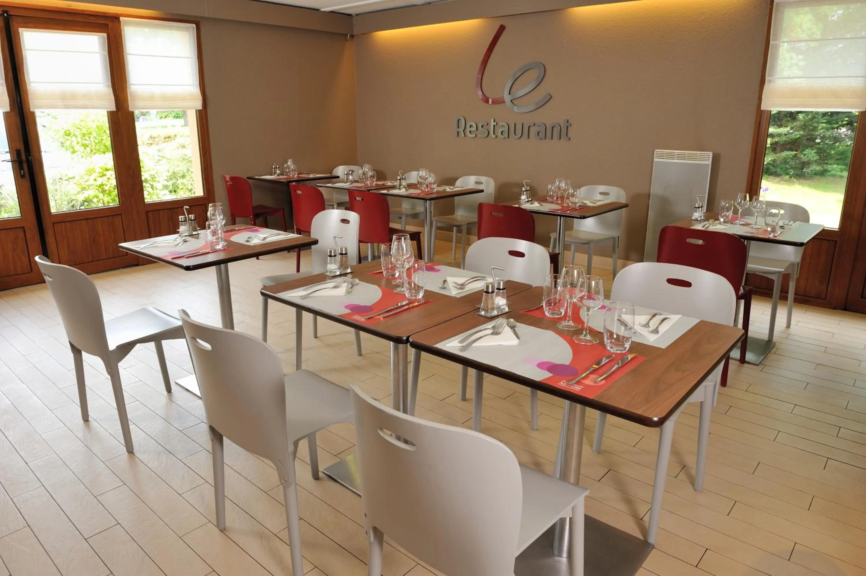 Food and drinks in Kyriad Direct Nancy Est - Essey