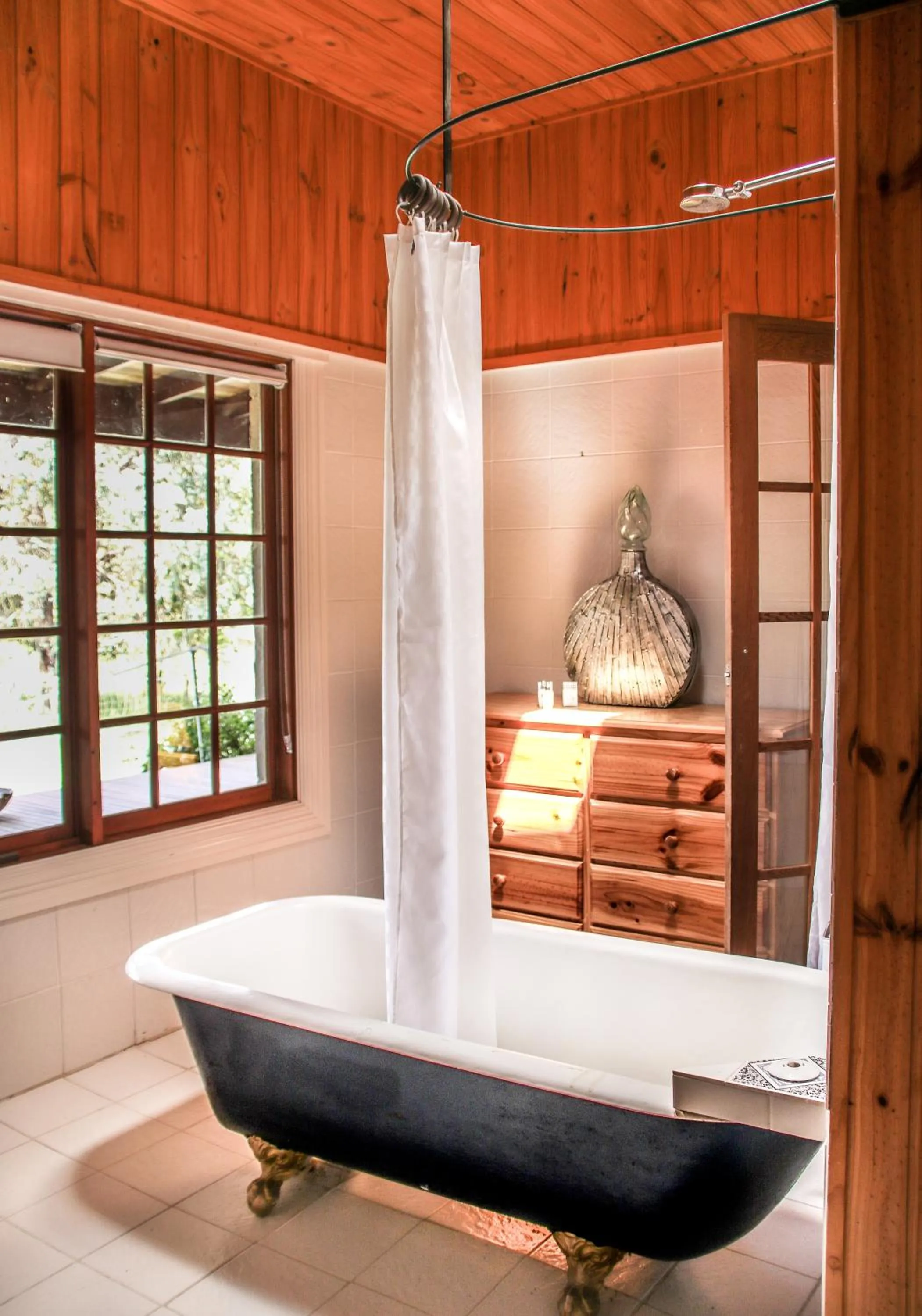 Bathroom, Bed in Brigham House