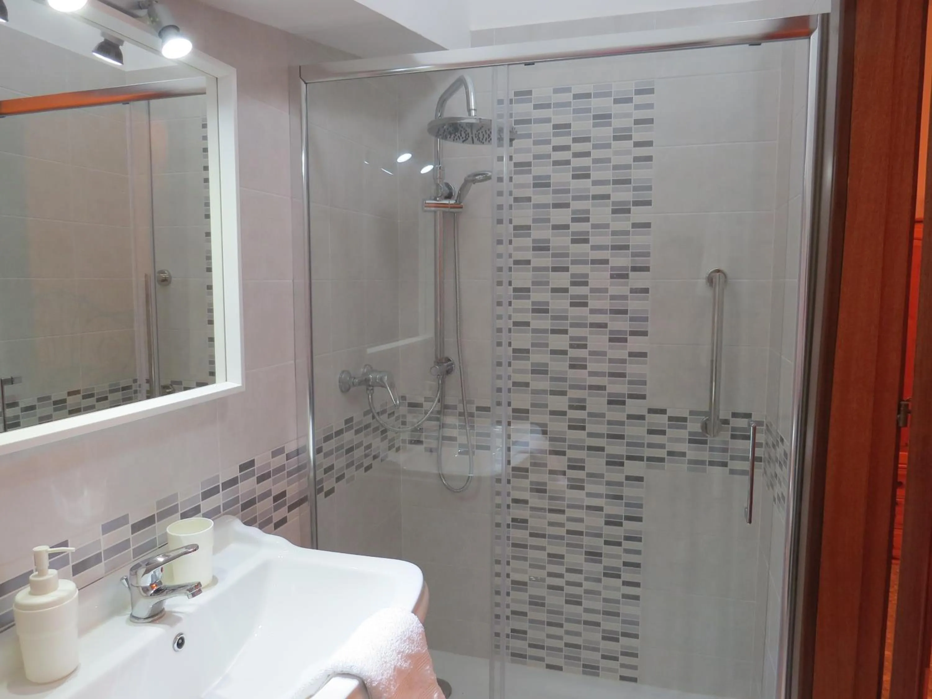 Shower in Villa 2 Fields