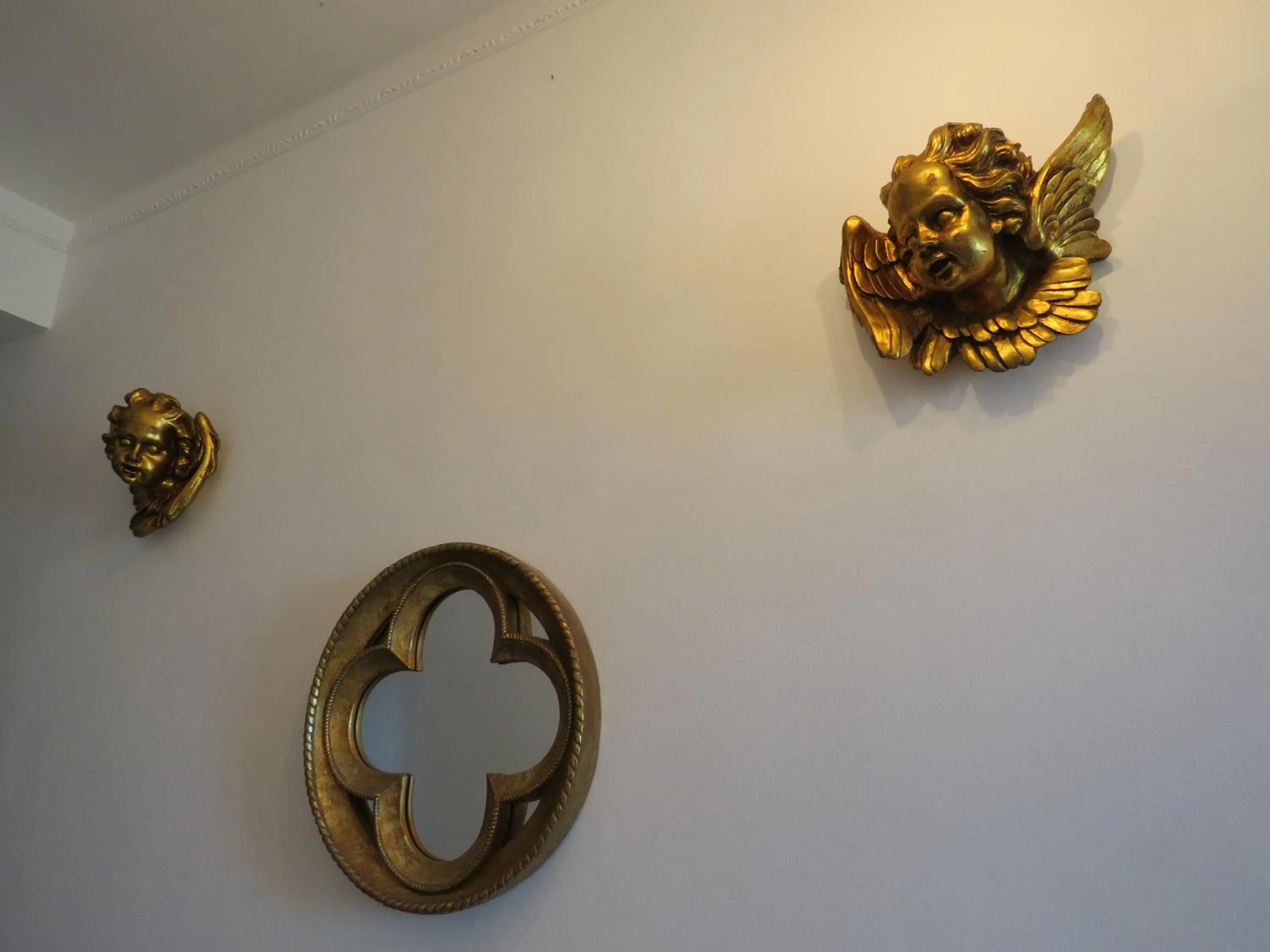 Logo/Certificate/Sign in Villa 2 Fields