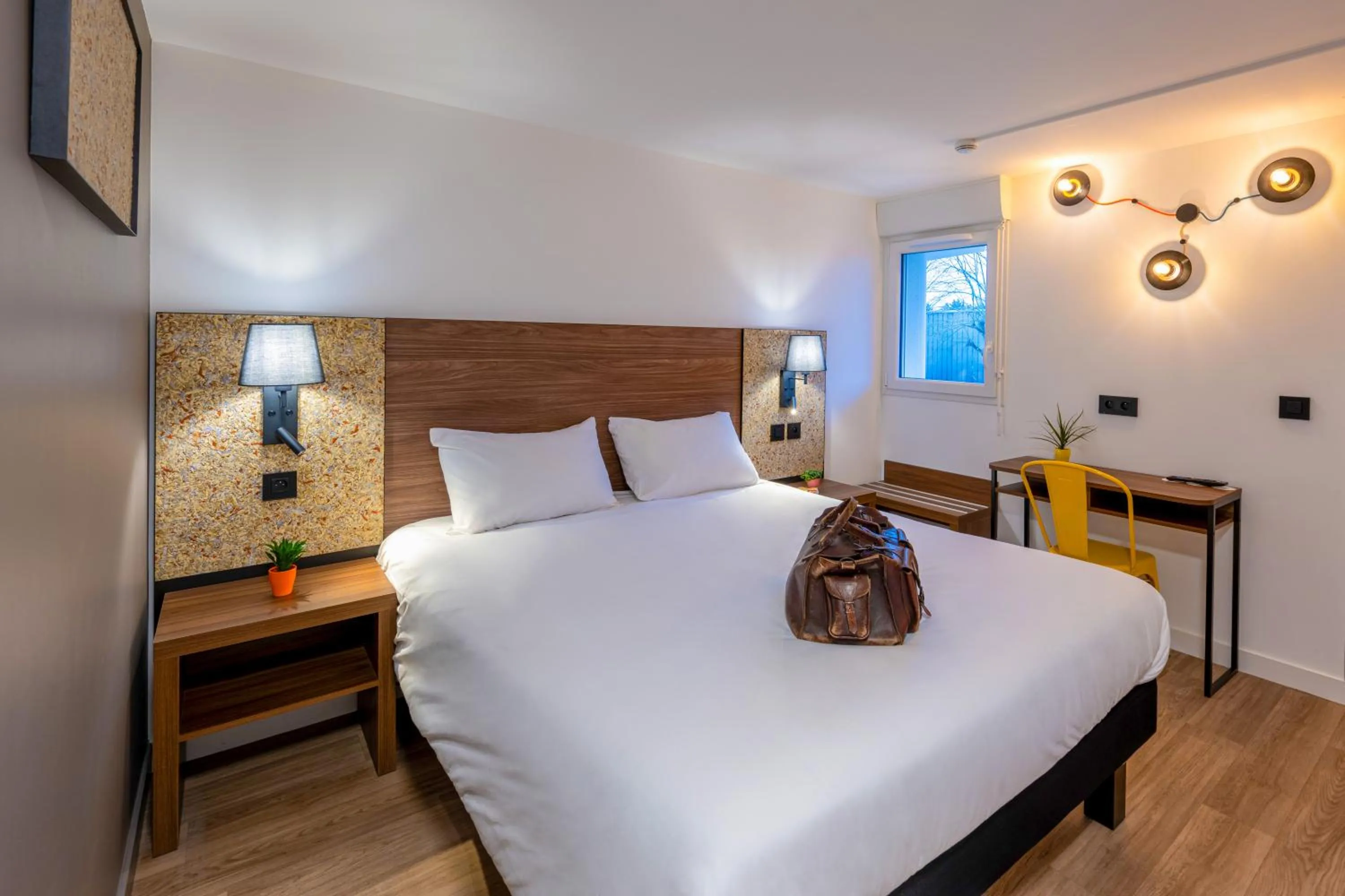 Bed in greet Hotel Chatellerault