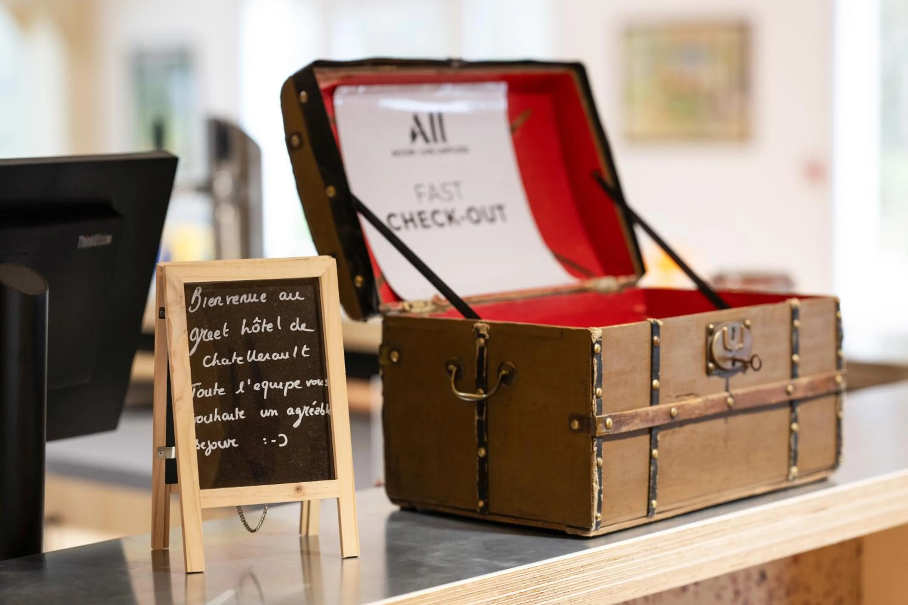 Lobby or reception in greet Hotel Chatellerault