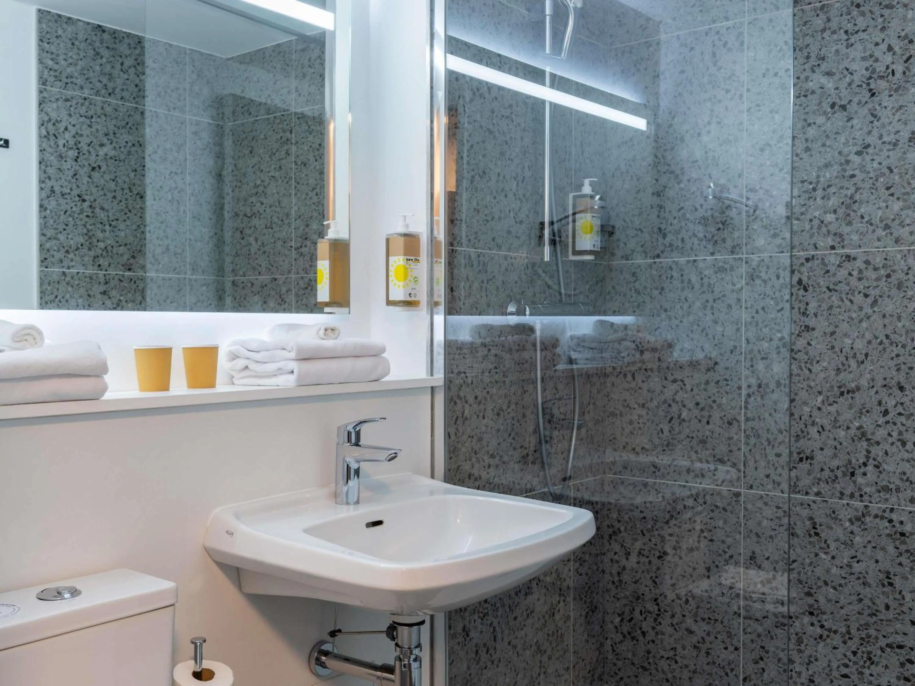 Bedroom in greet Hotel Chatellerault