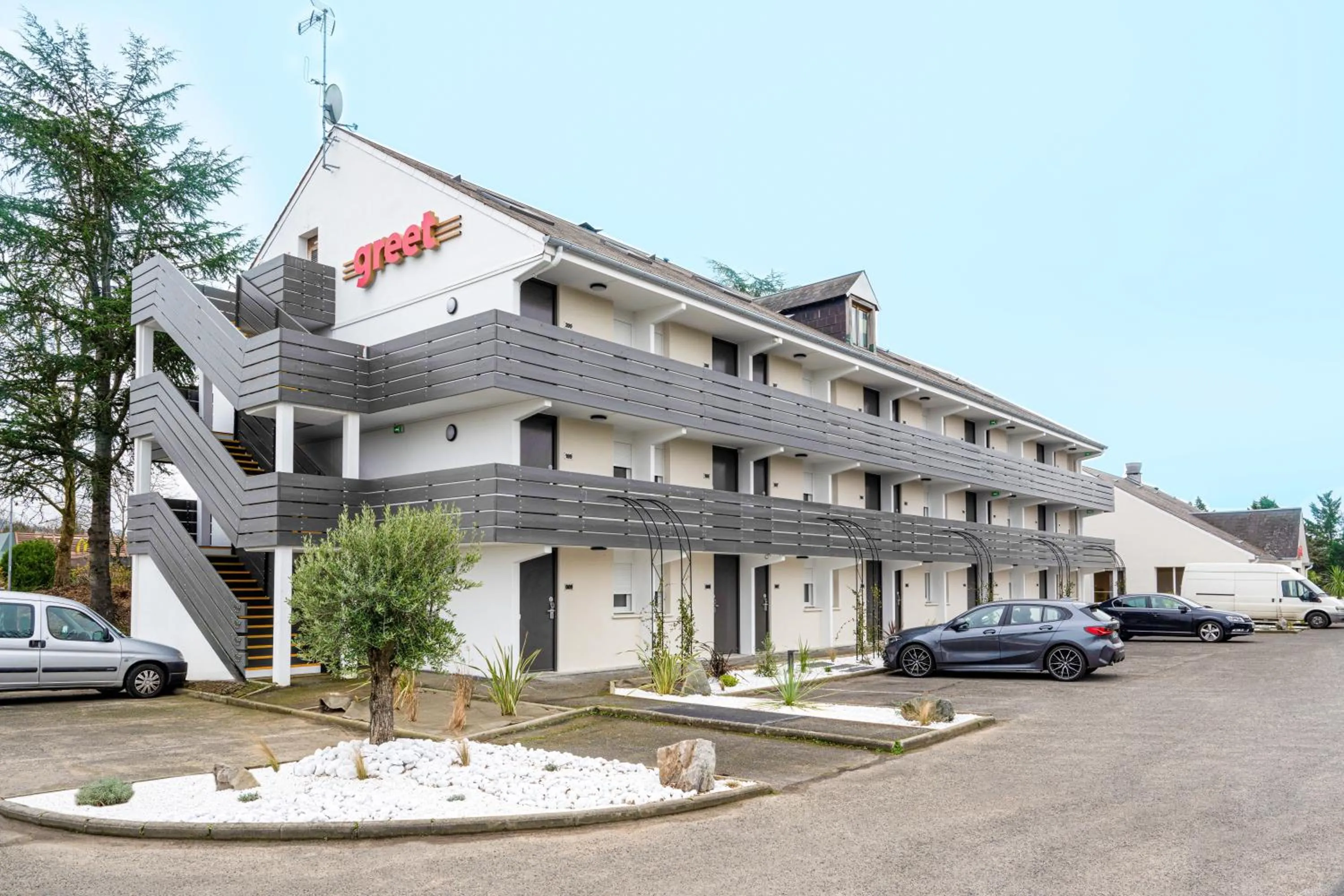 Property building in greet Hotel Chatellerault
