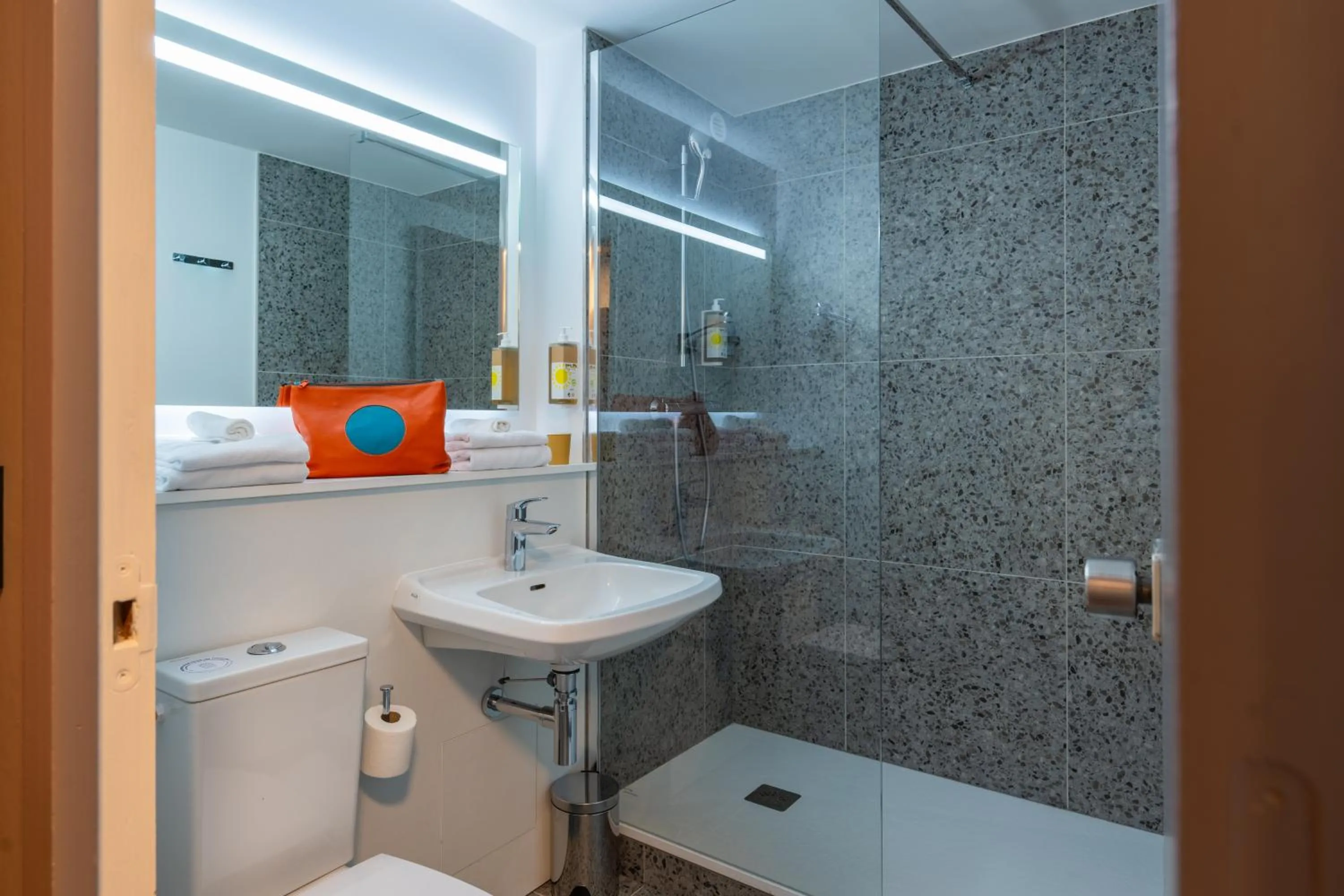 Shower in greet Hotel Chatellerault