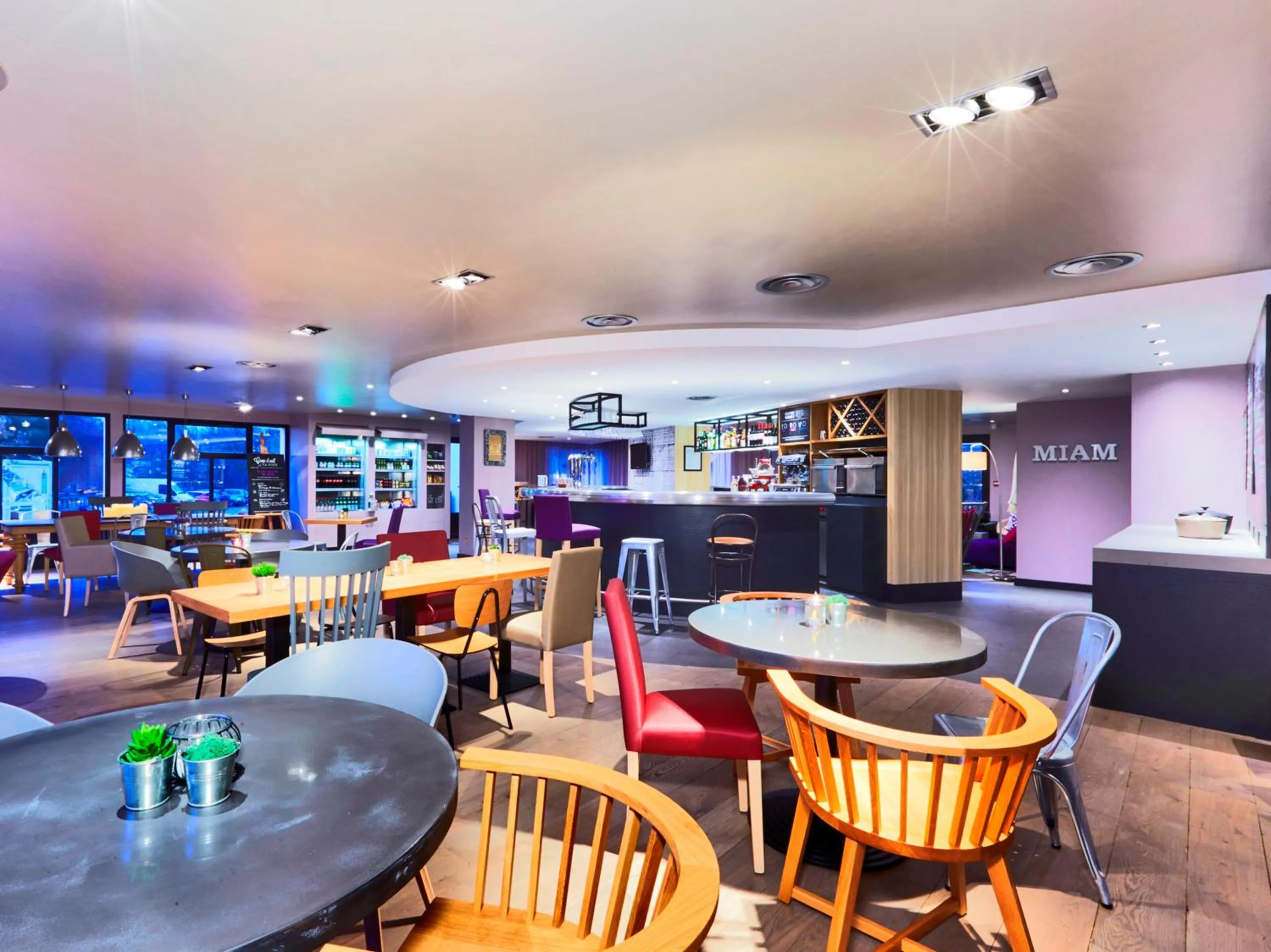 Lounge or bar in Campanile Saint-Germain-En-Laye