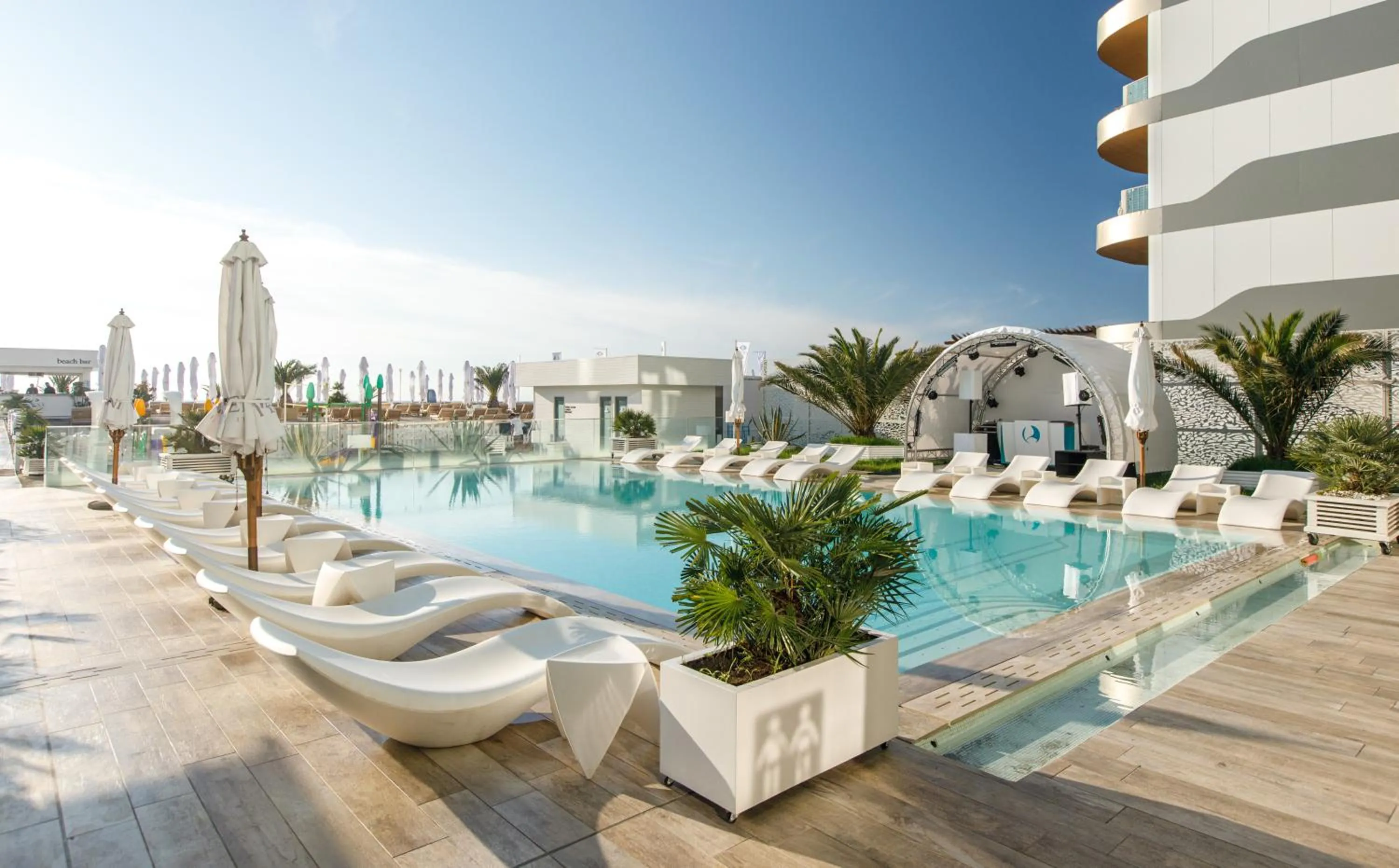 Swimming pool in Hotel Opera Mamaia