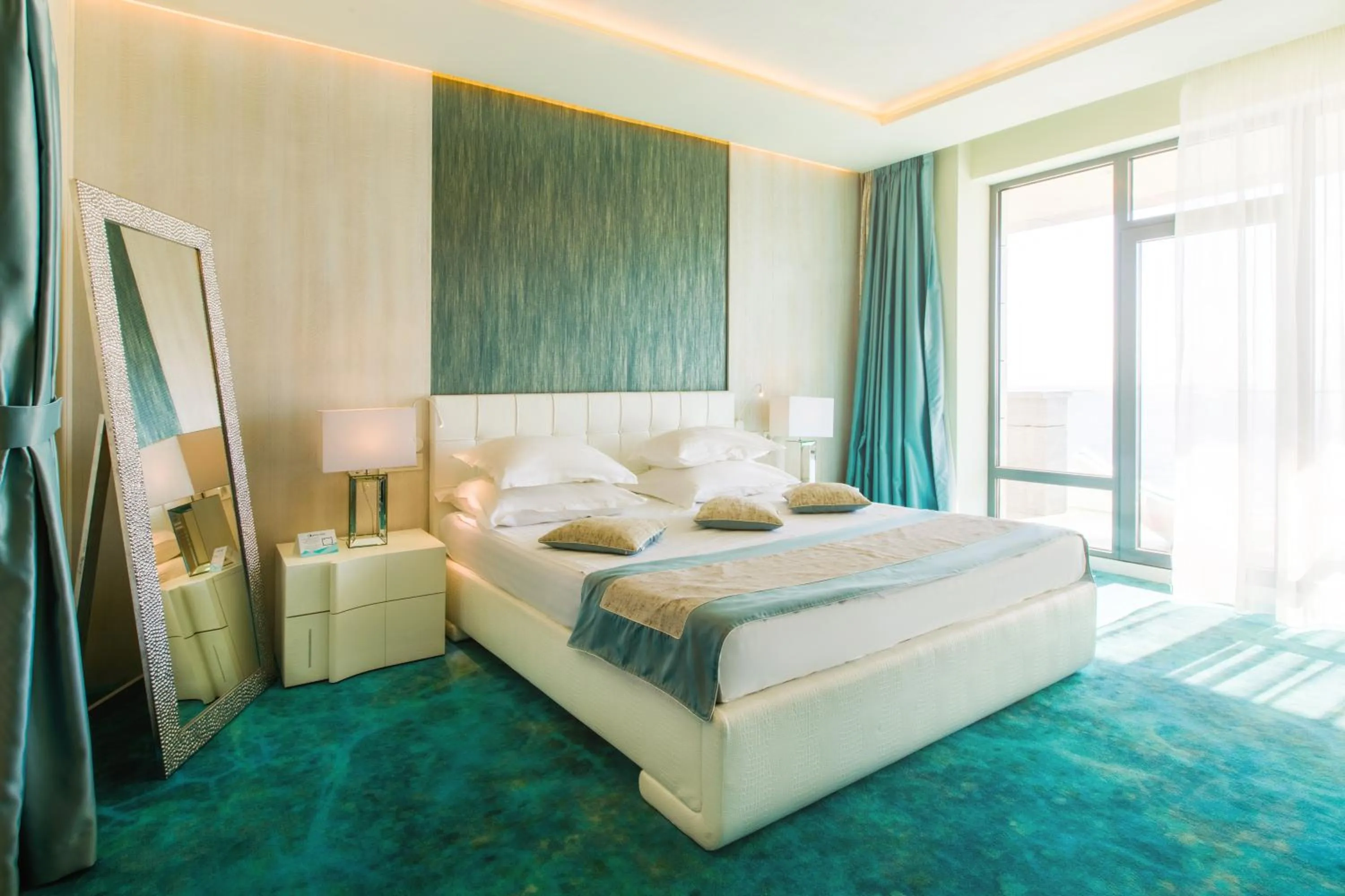 Bedroom, Bed in Hotel Opera Mamaia
