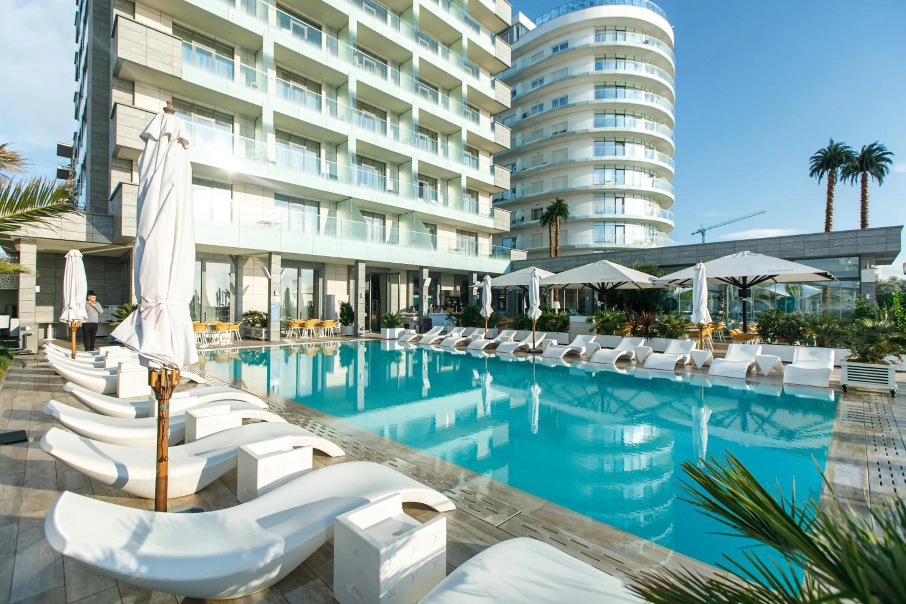 Swimming pool in Hotel Opera Mamaia