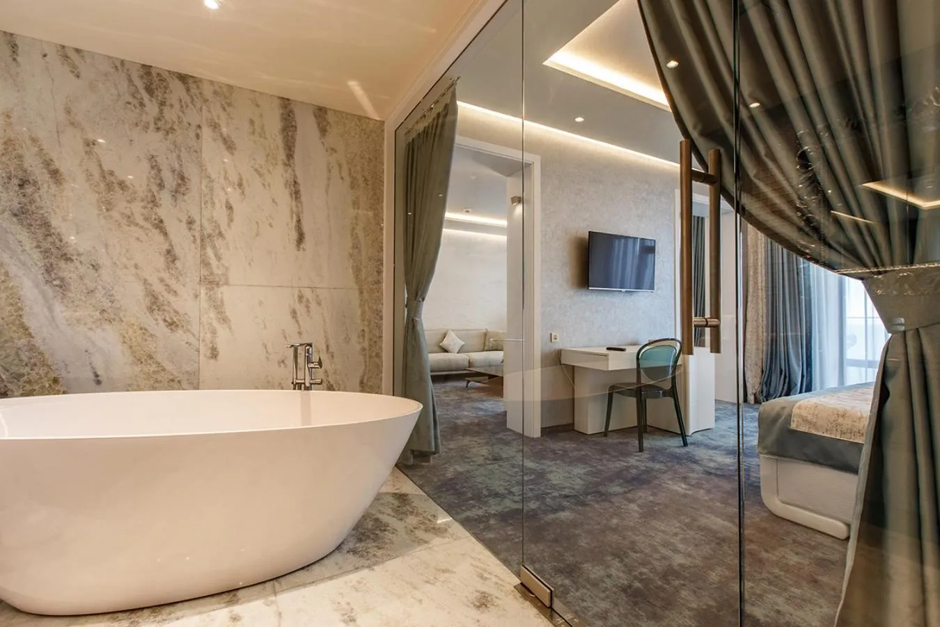 Sky Suite with Sea View in Hotel Opera Mamaia