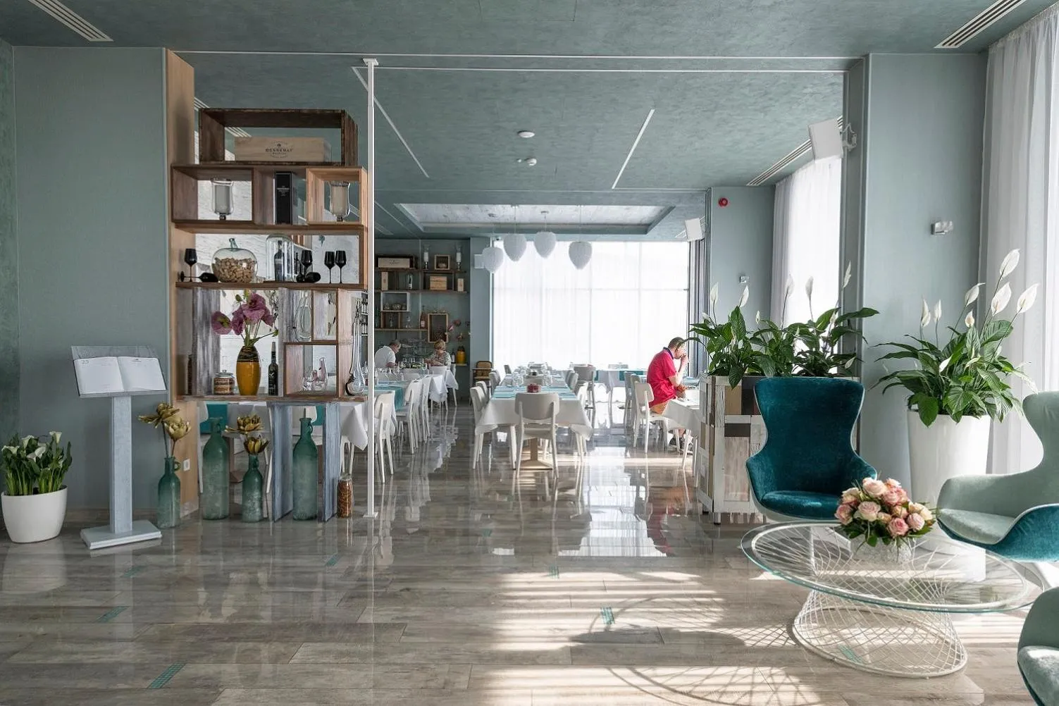 Restaurant/places to eat in Hotel Opera Mamaia