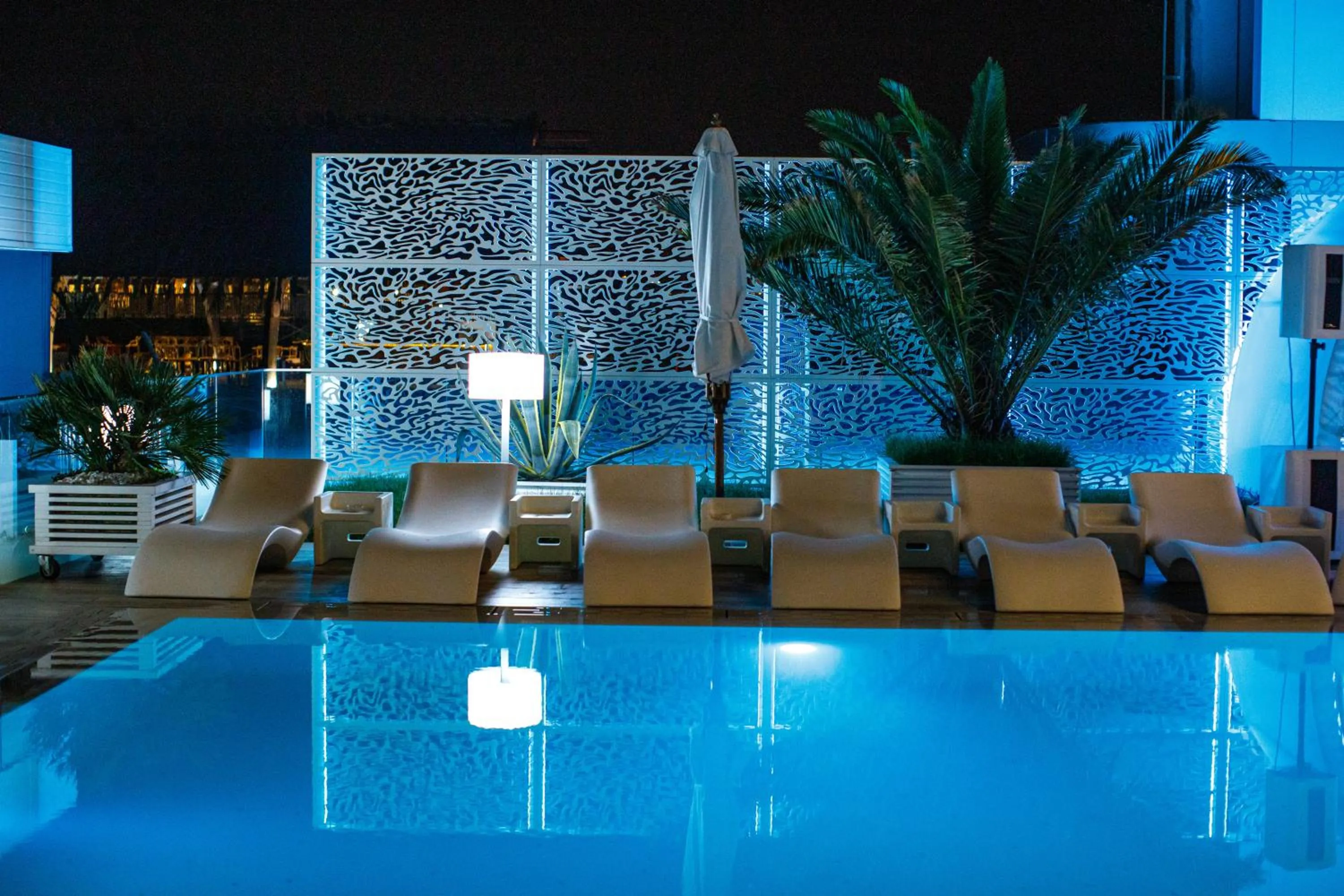 Swimming pool in Hotel Opera Mamaia