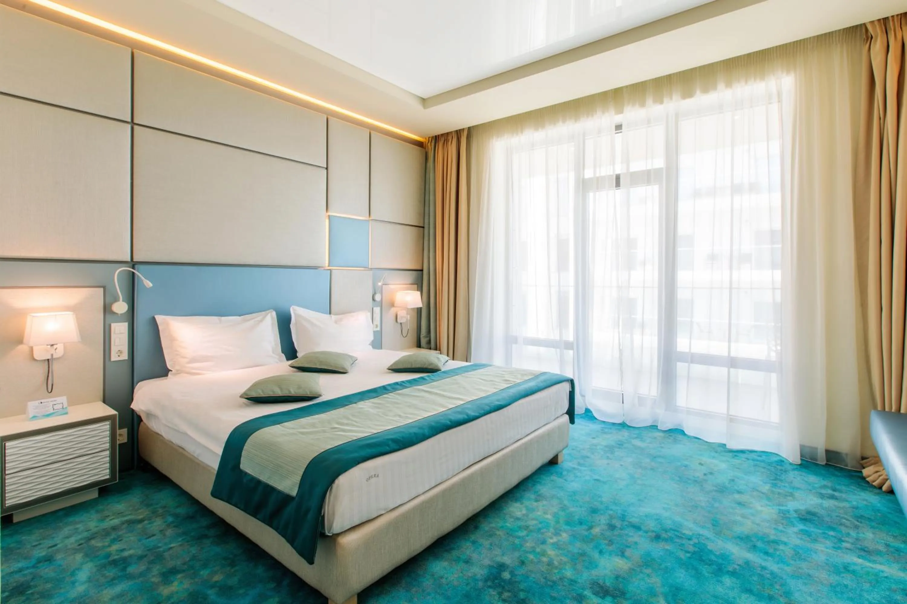 Bedroom, Bed in Hotel Opera Mamaia