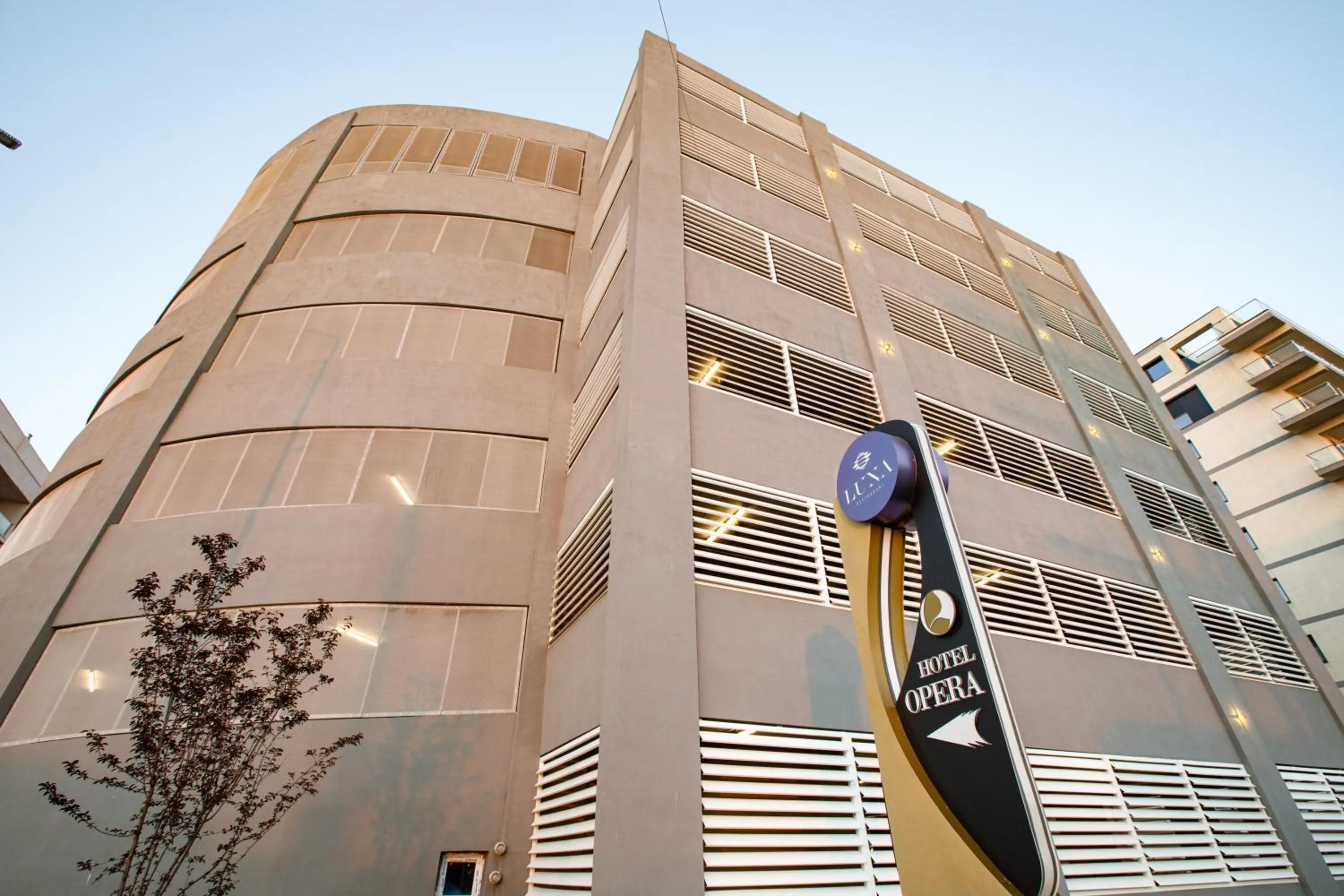 Parking in Hotel Opera Mamaia