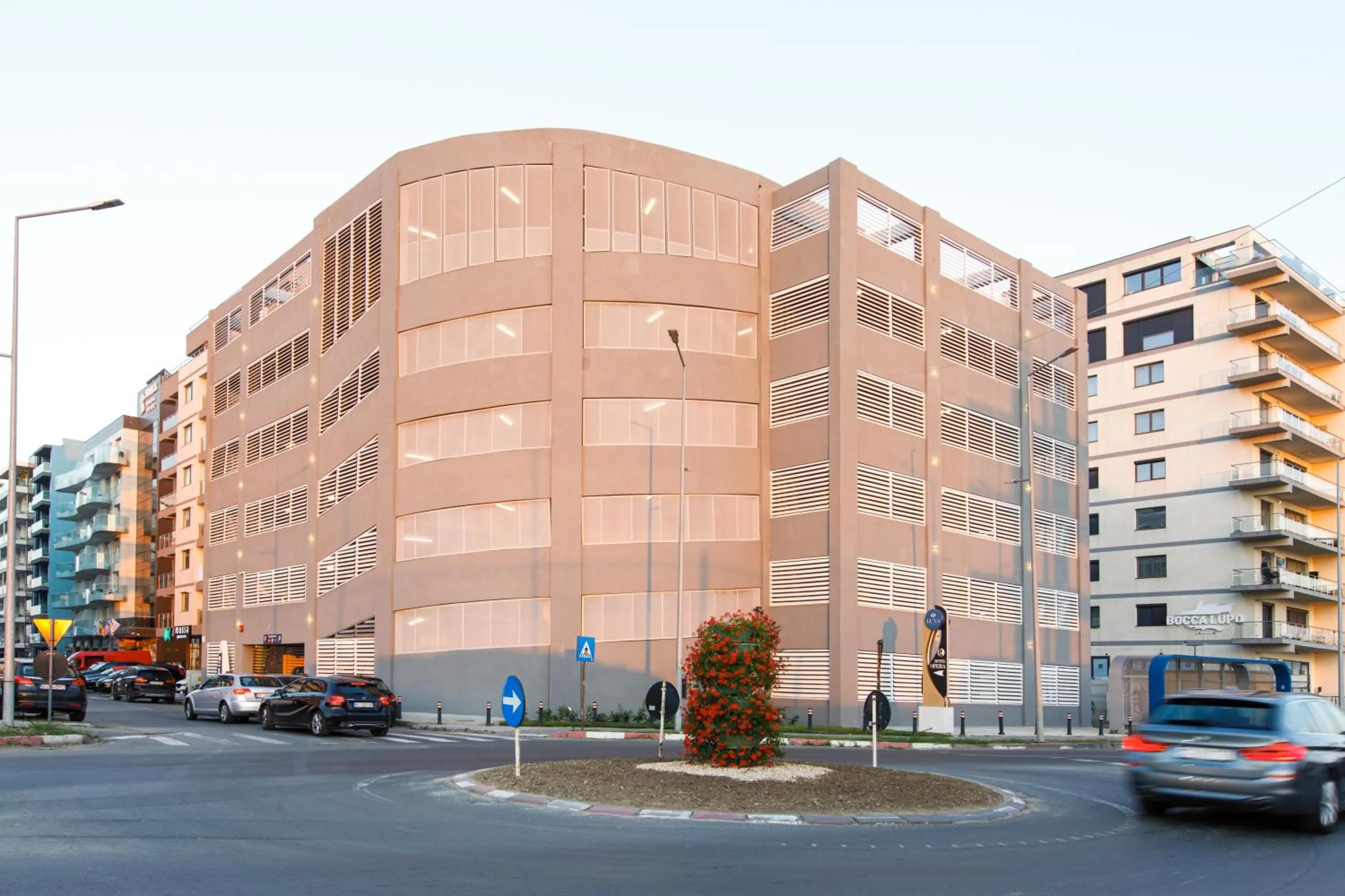 Parking in Hotel Opera Mamaia