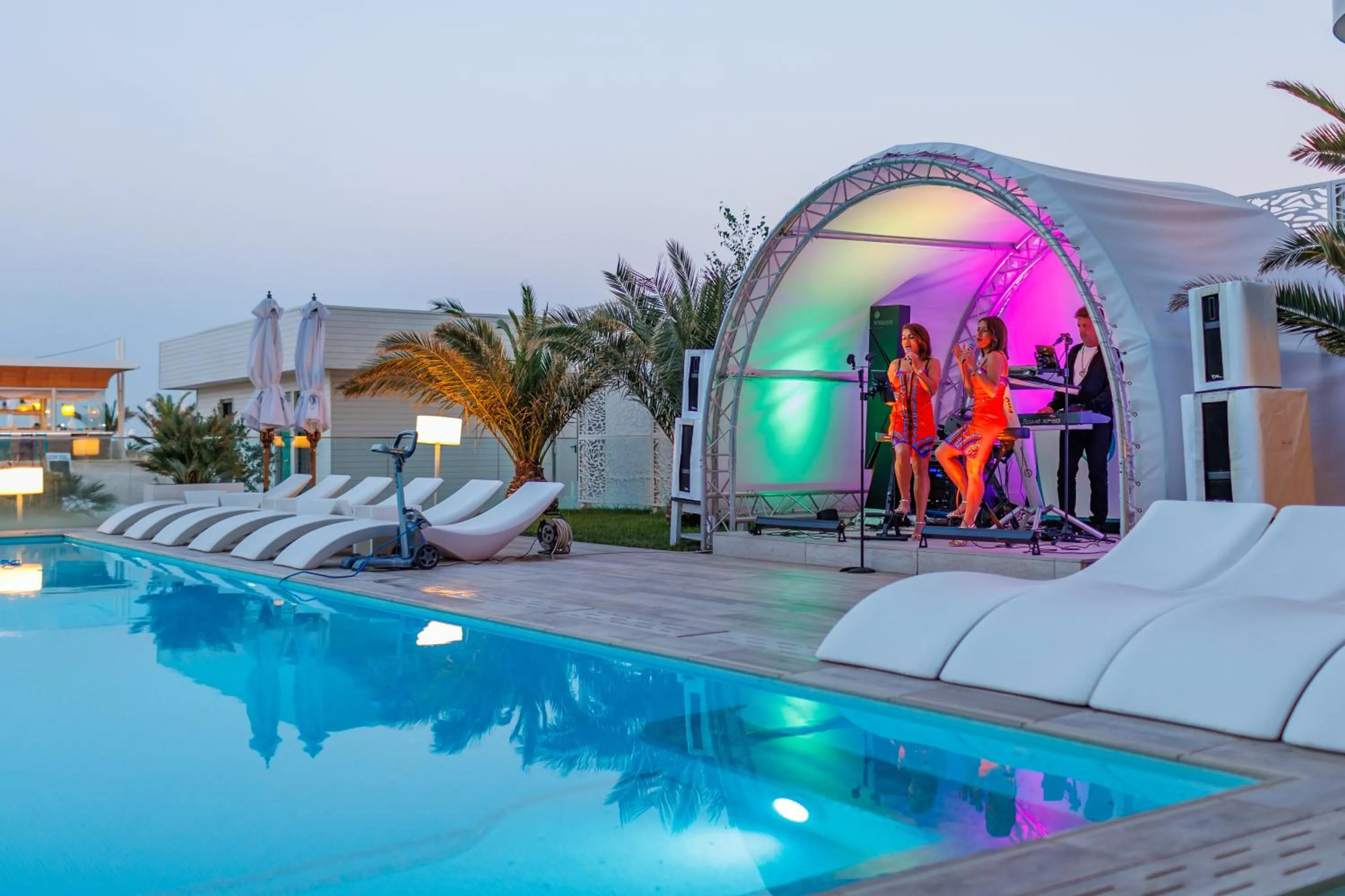 Restaurant/places to eat in Hotel Opera Mamaia