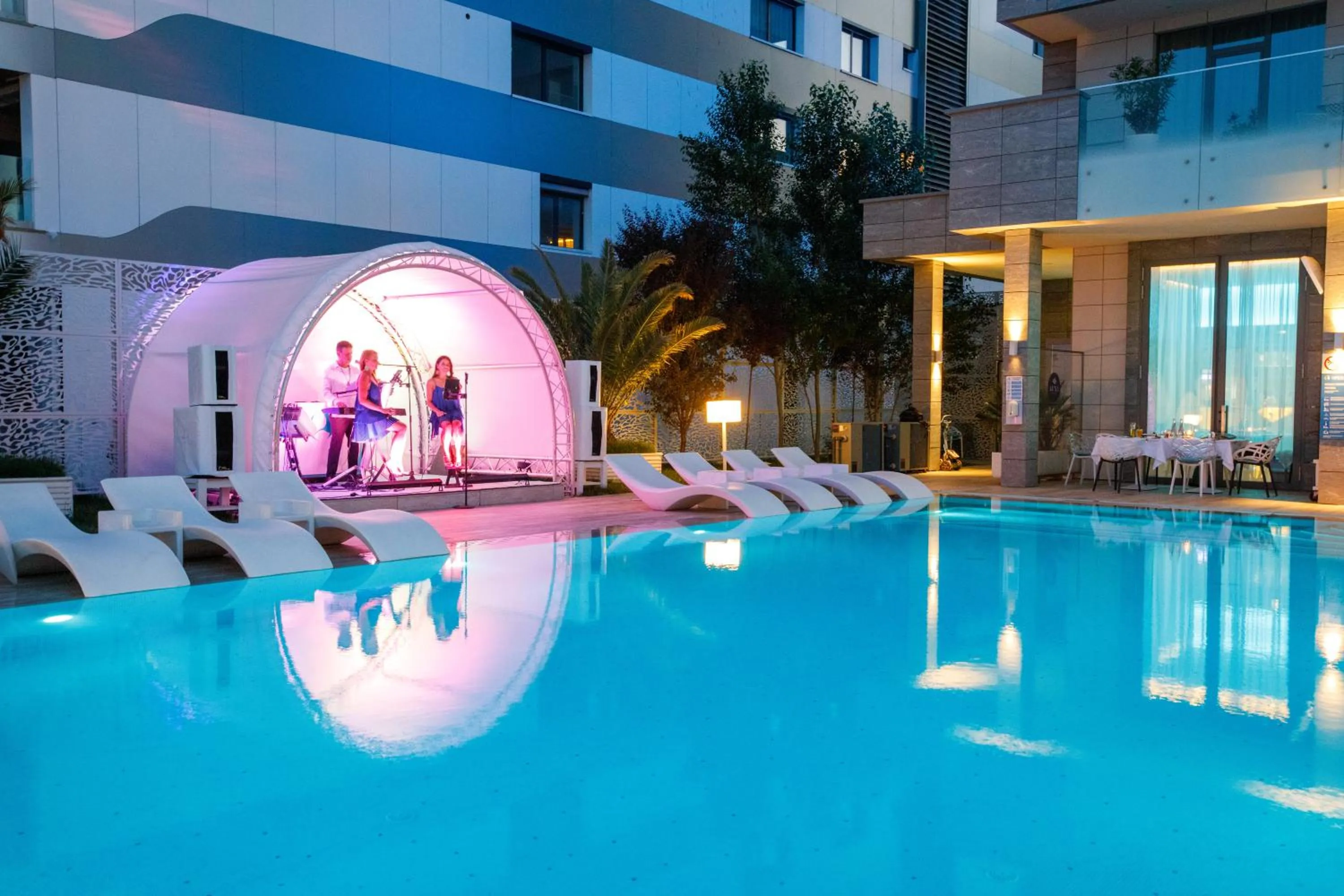 Restaurant/places to eat in Hotel Opera Mamaia