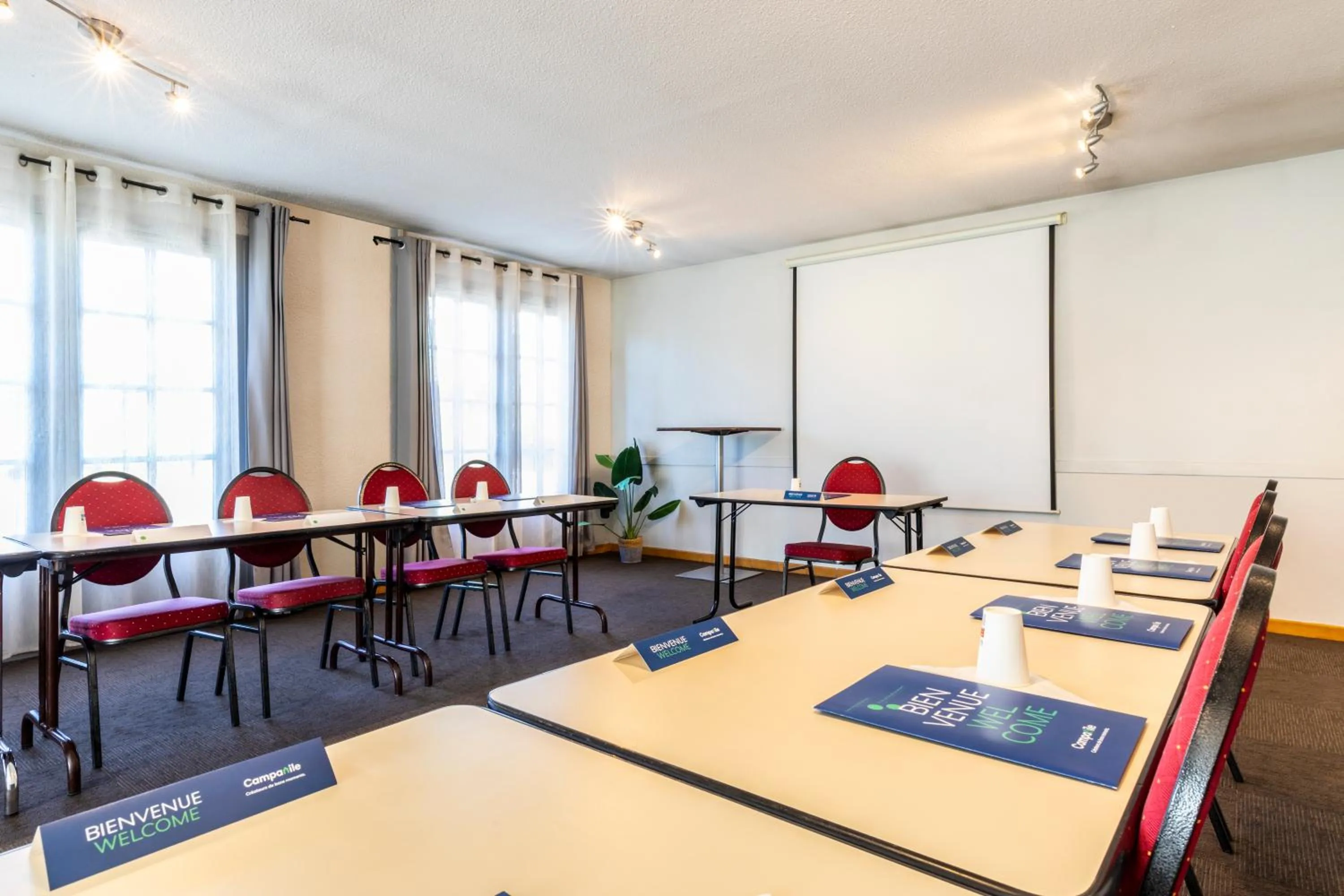 Meeting/conference room in Campanile Avallon