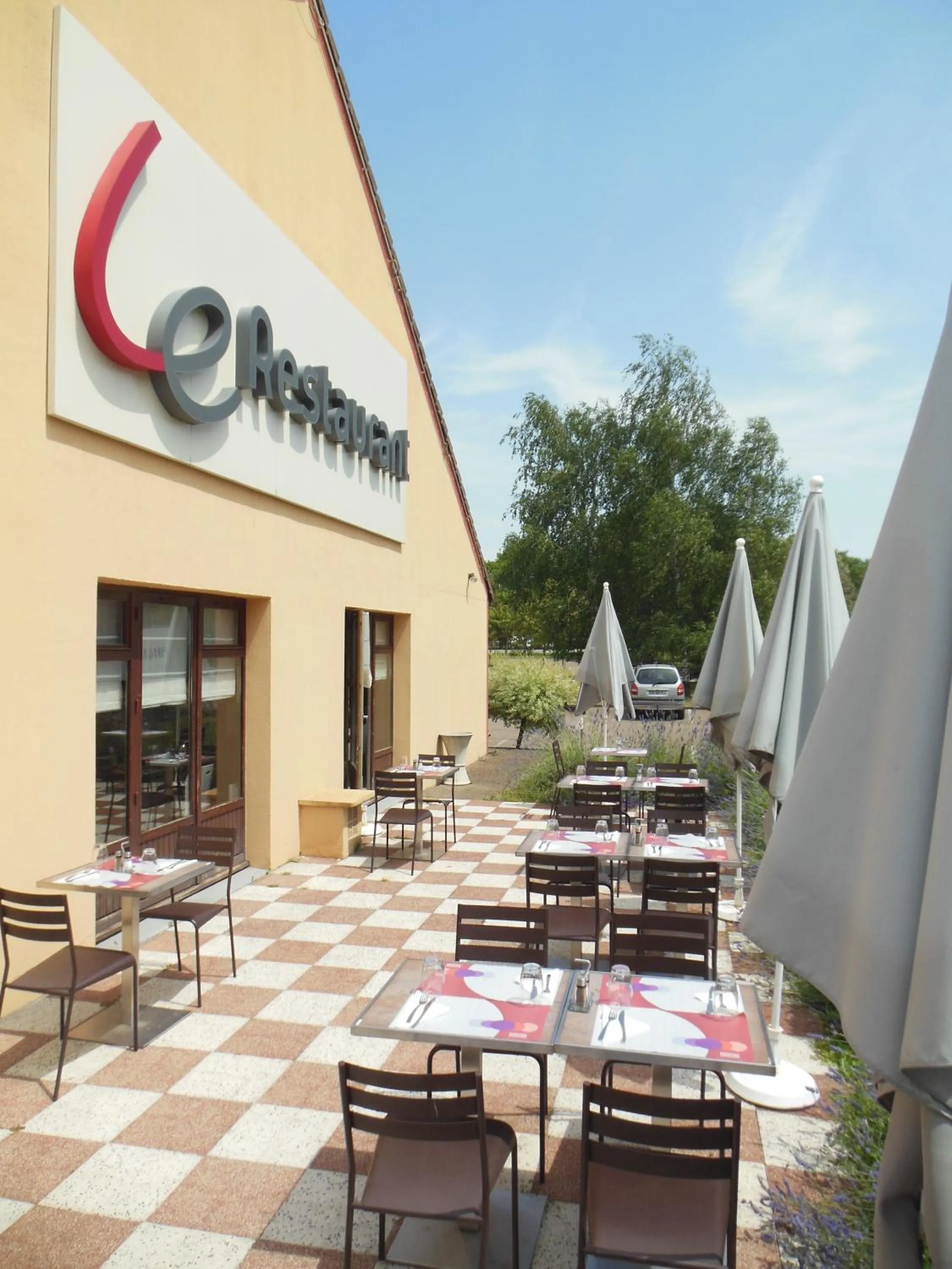 Restaurant/places to eat in Campanile Avallon