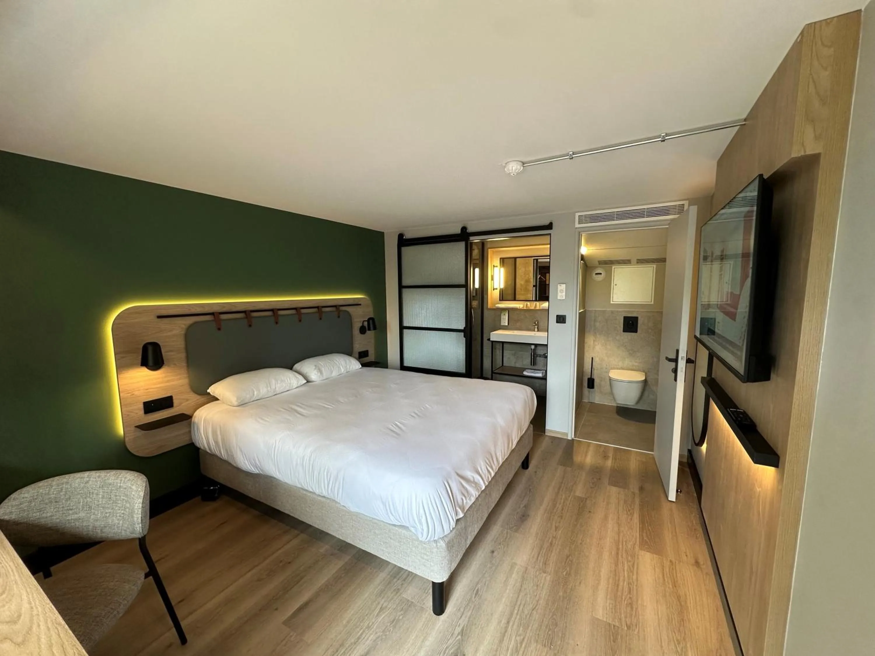 TV and multimedia, Bed in Campanile NATURE - Clermont-Ferrand Nord Riom