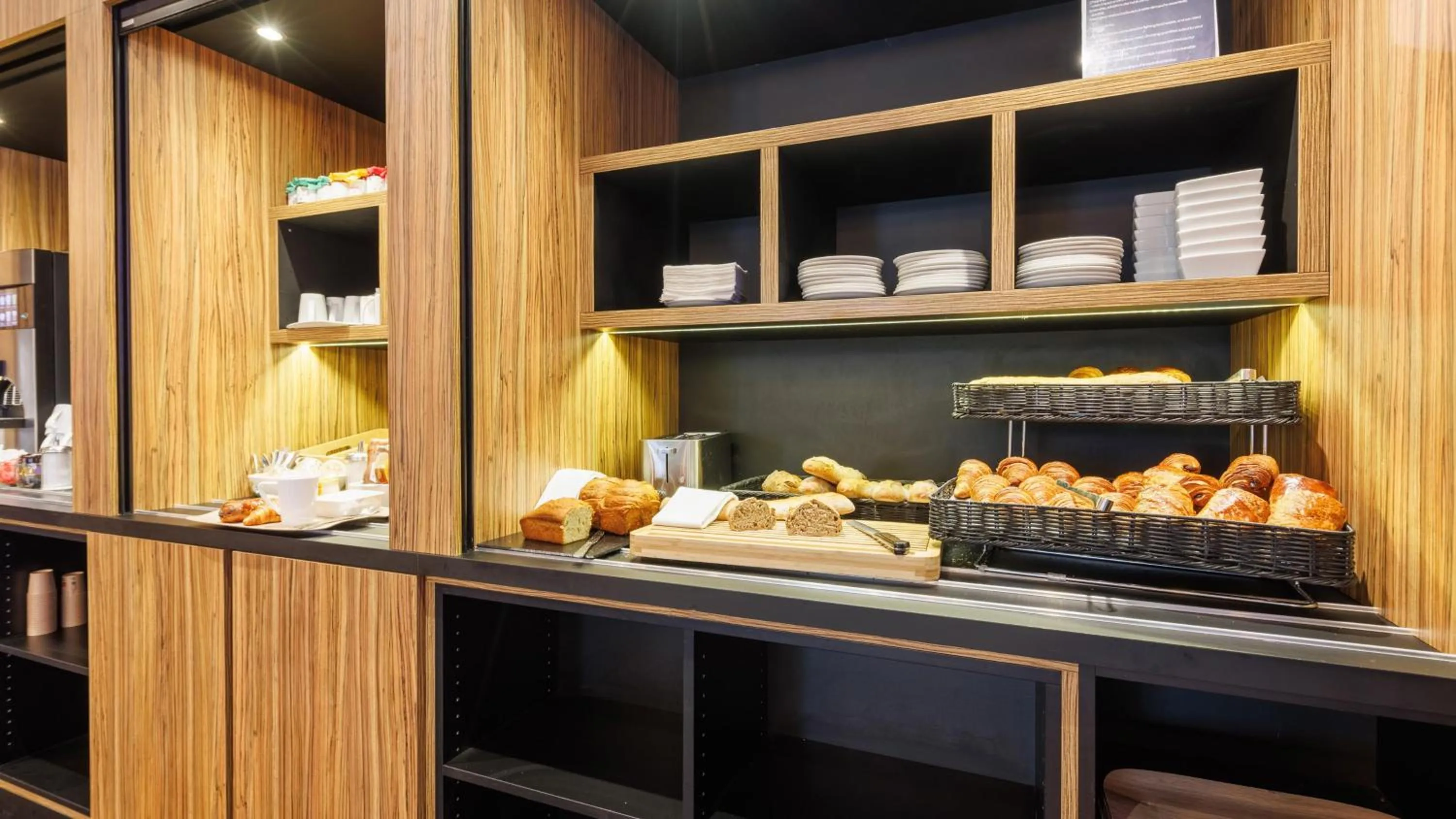 Buffet breakfast in Campanile NATURE - Clermont-Ferrand Nord Riom