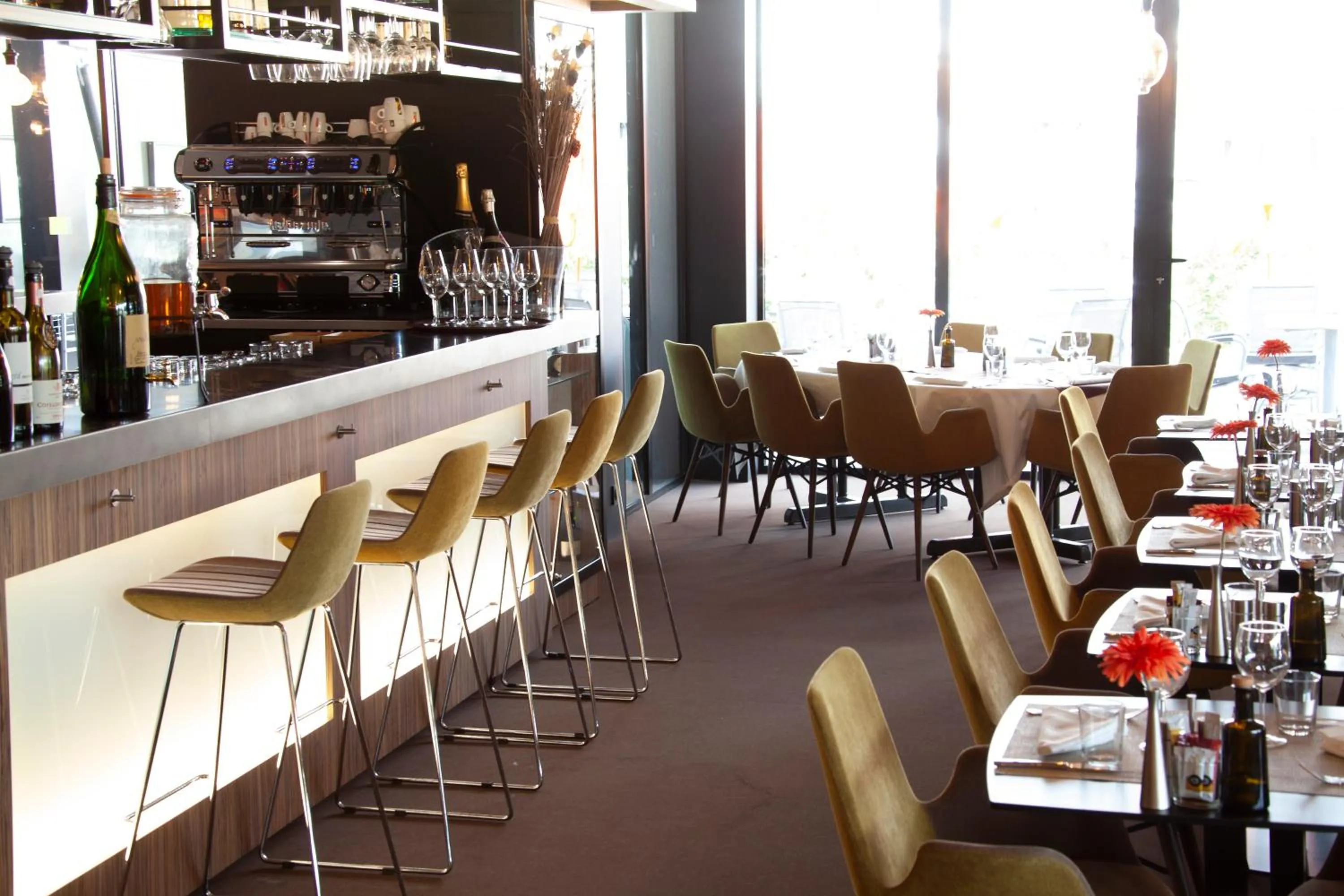 Lounge or bar in Campanile NATURE - Clermont-Ferrand Nord Riom