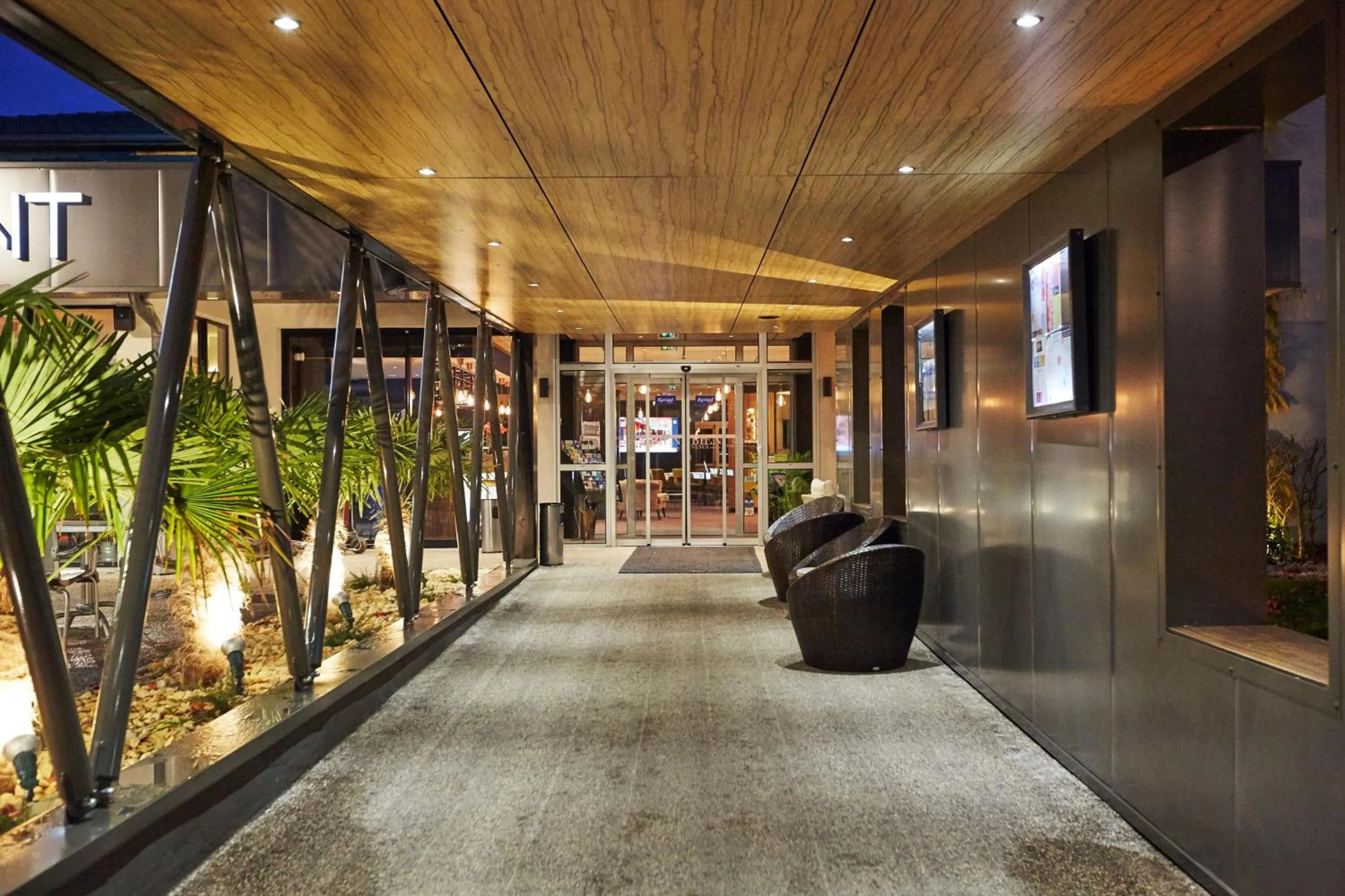 Lobby or reception in Campanile NATURE - Clermont-Ferrand Nord Riom