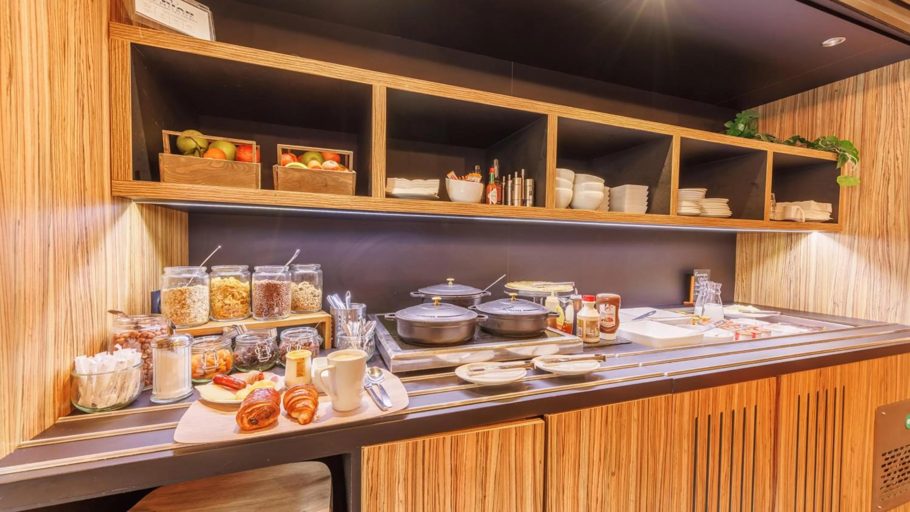 Buffet breakfast in Campanile NATURE - Clermont-Ferrand Nord Riom