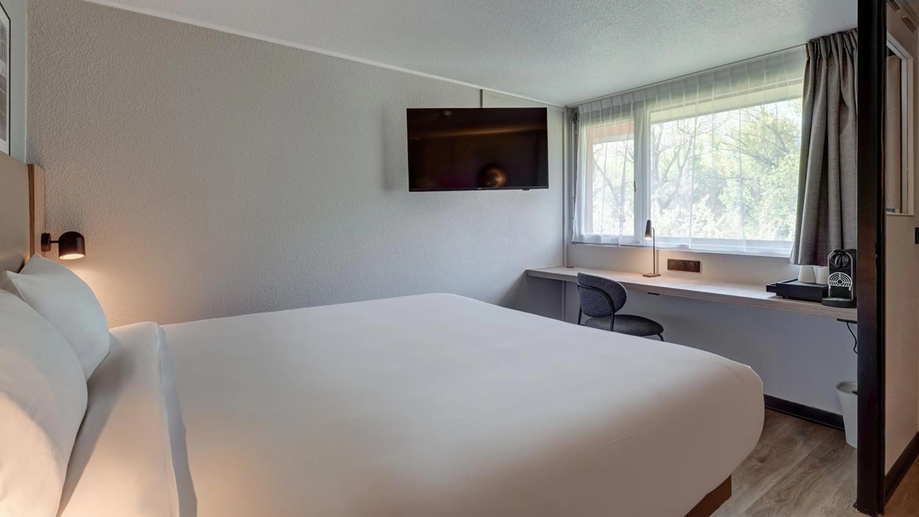 Bed in Campanile Vannes