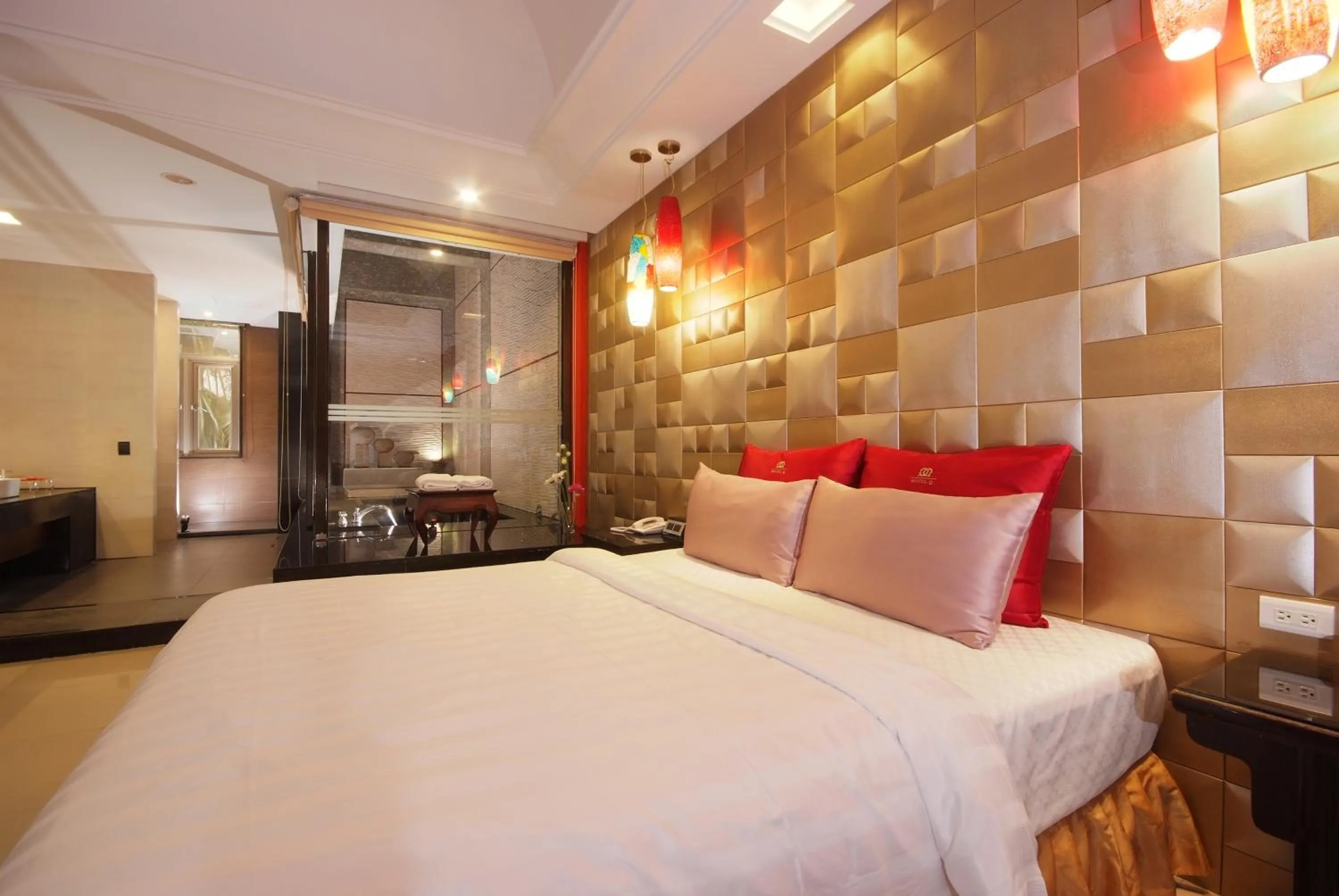 Bed in Q Motel精品旅館