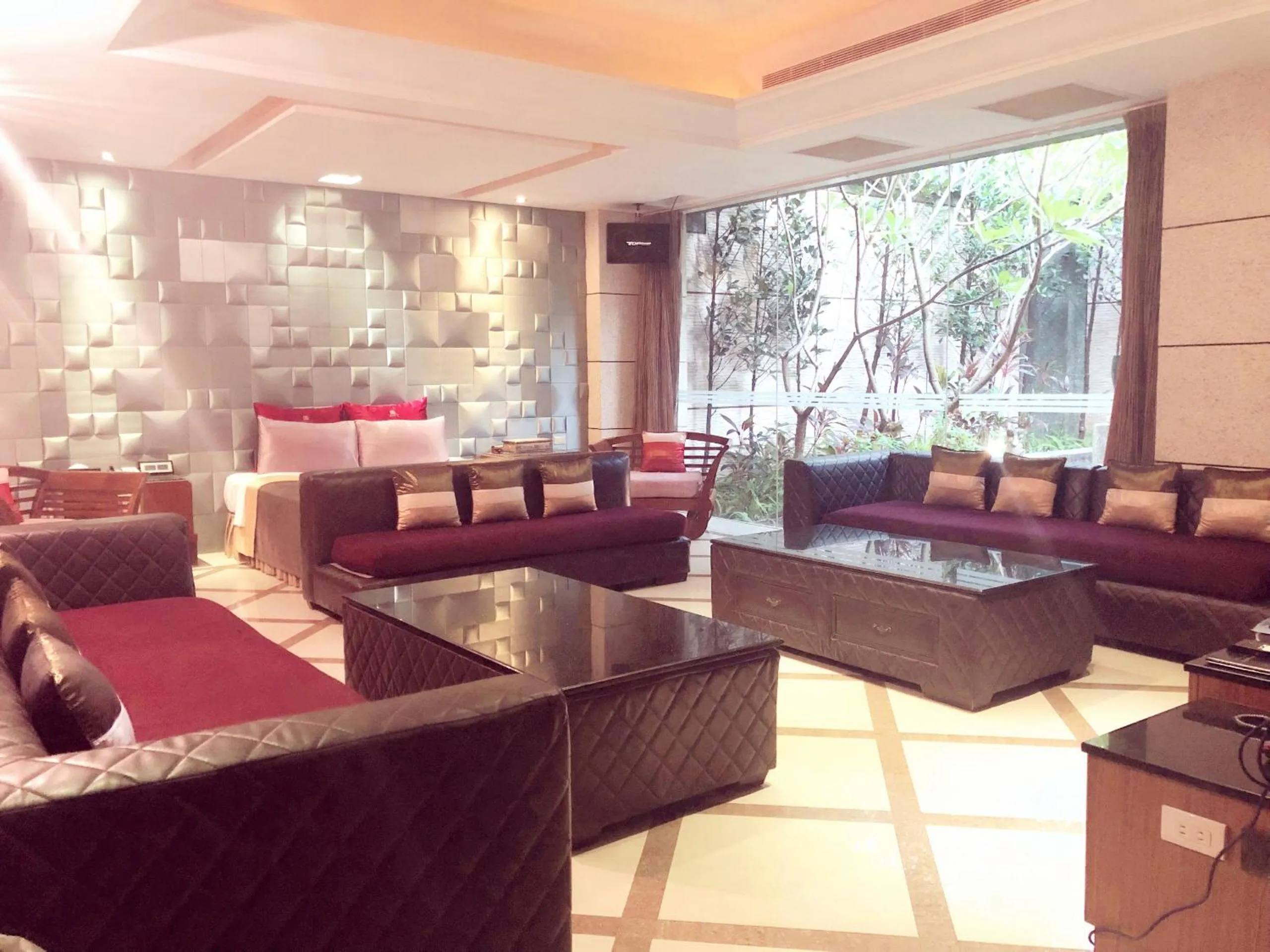 Karaoke in Q Motel精品旅館