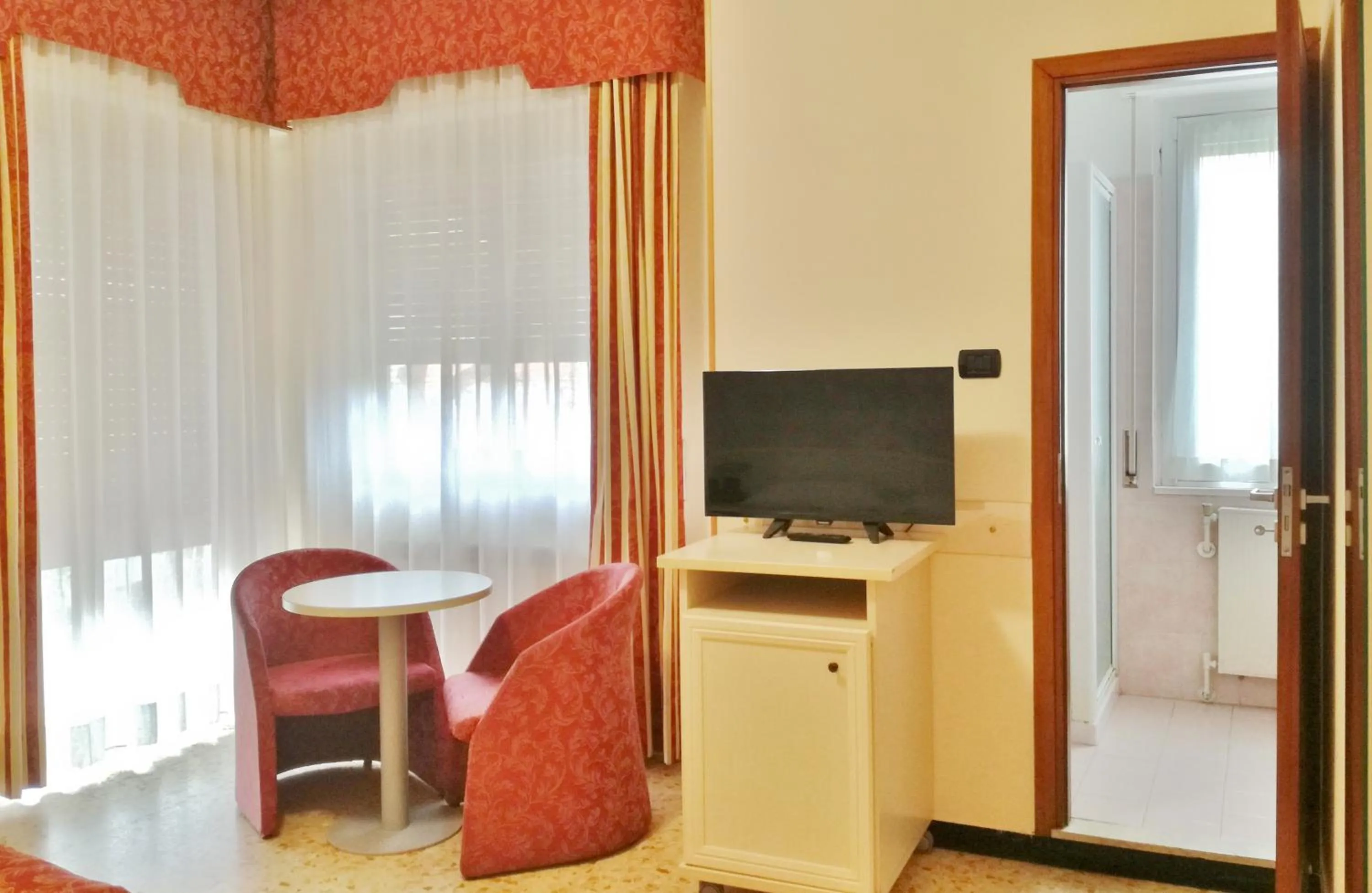 TV and multimedia, Bed in Gold Hotel