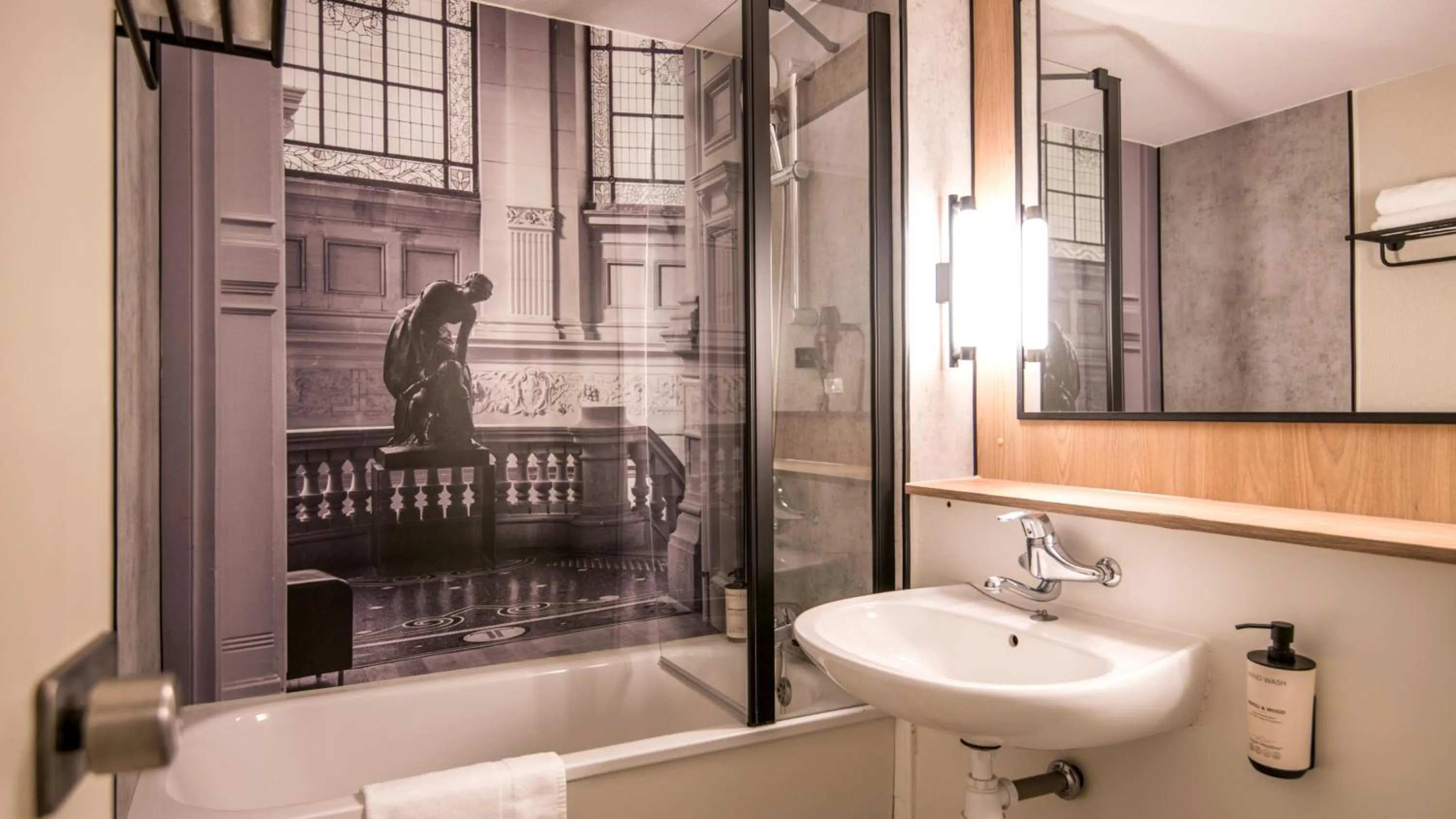 Bathroom in Campanile Brive-La-Gaillarde Ouest