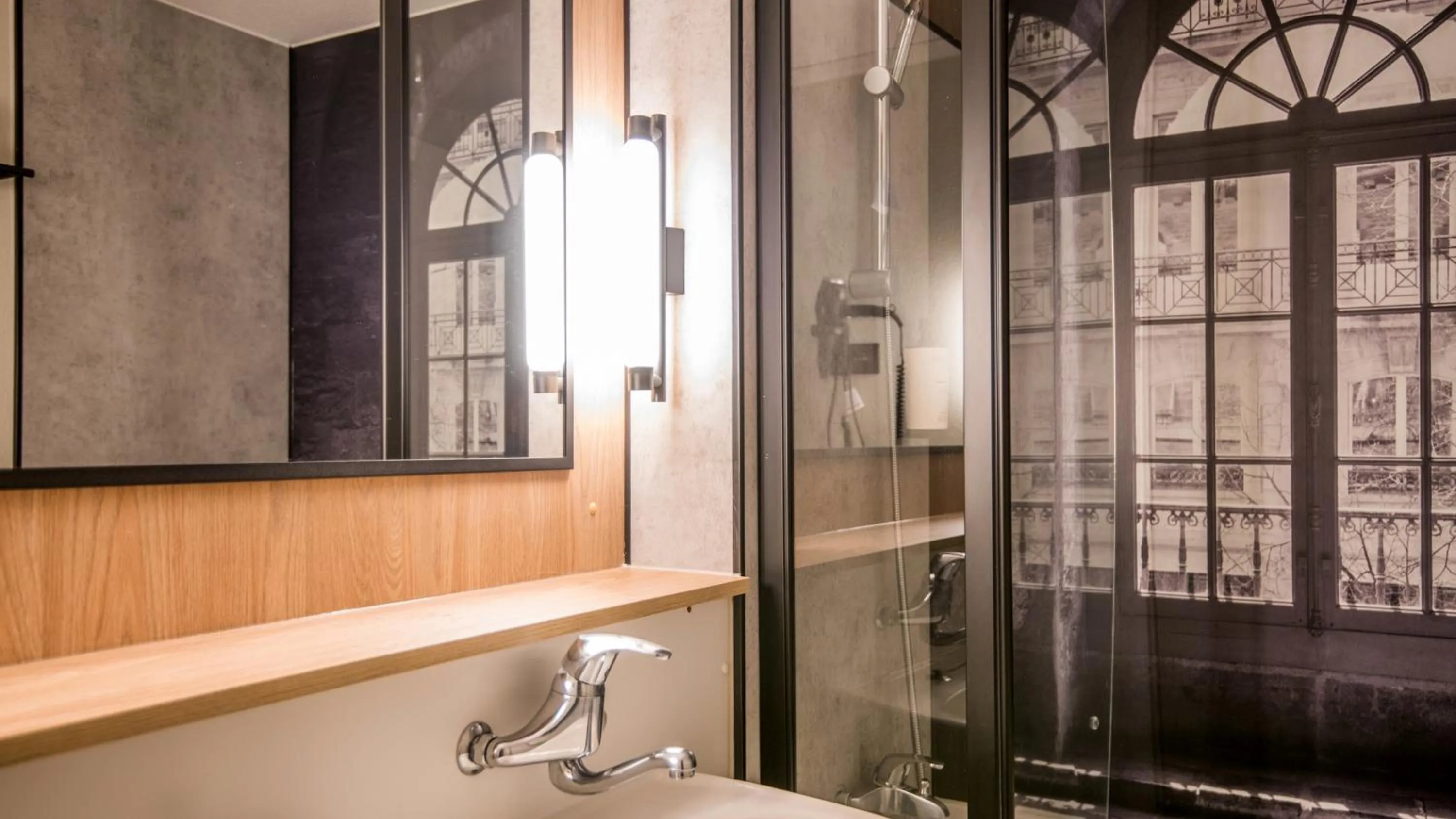 Bathroom in Campanile Brive-La-Gaillarde Ouest