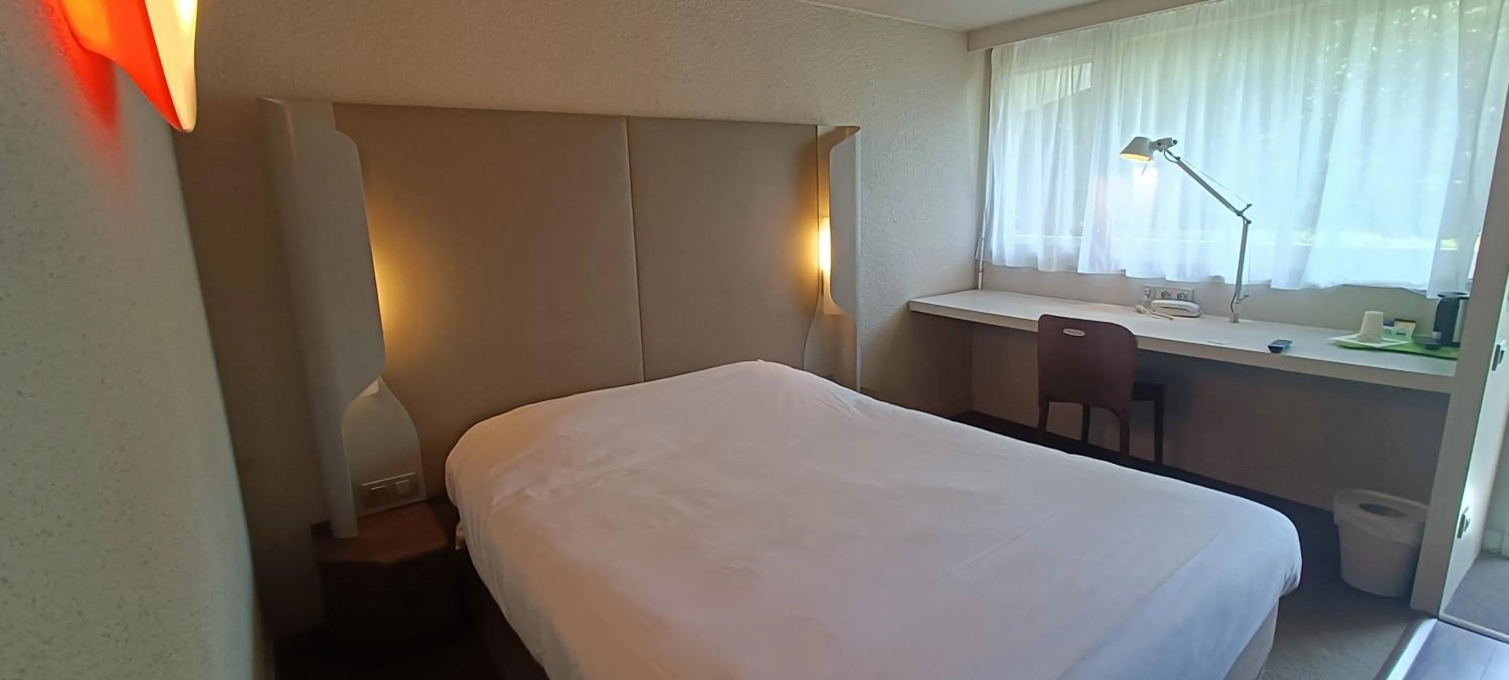 Bed in Campanile Grenoble Nord - Saint-Egrève