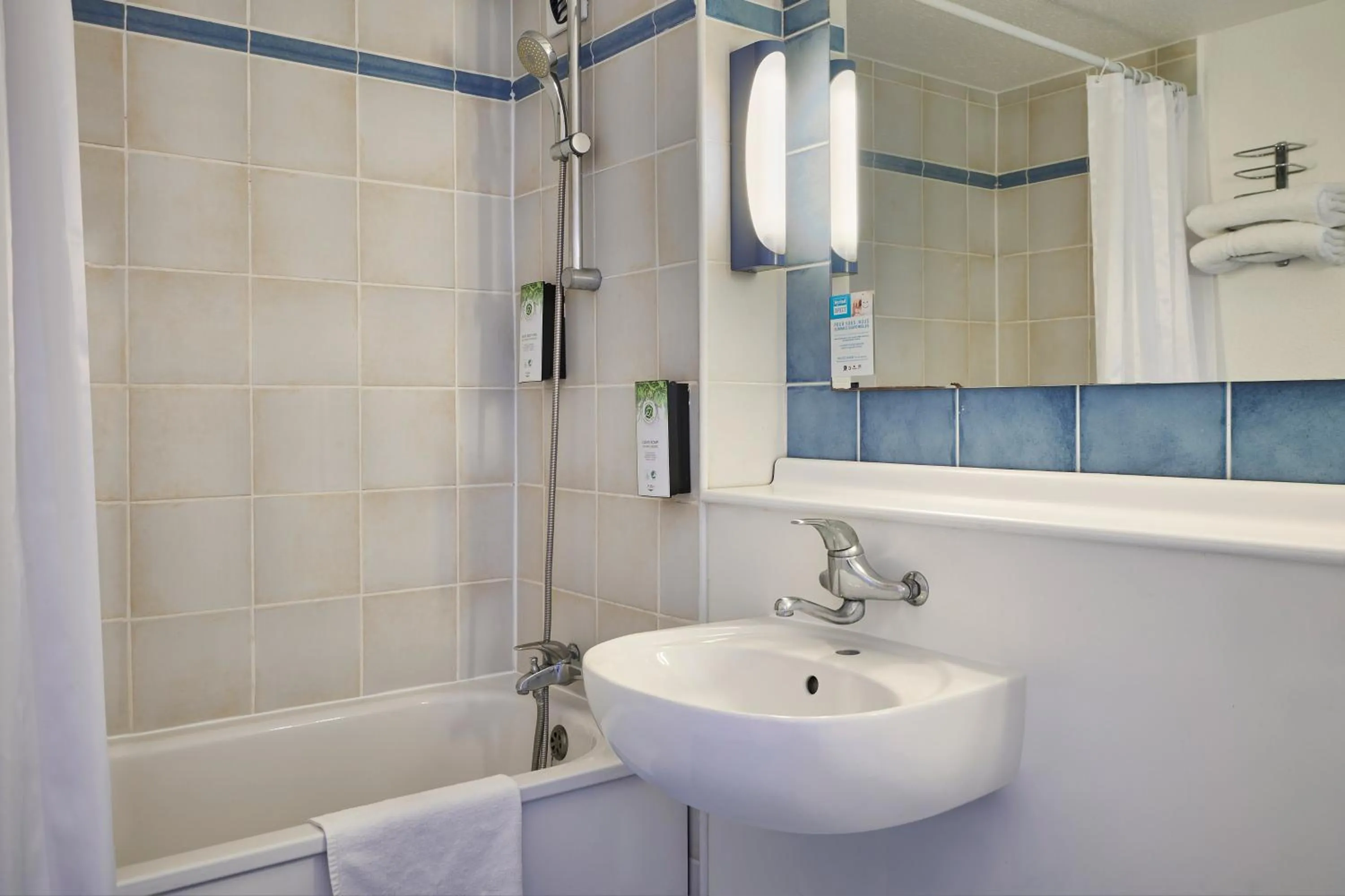 Shower in Kyriad Direct Haguenau