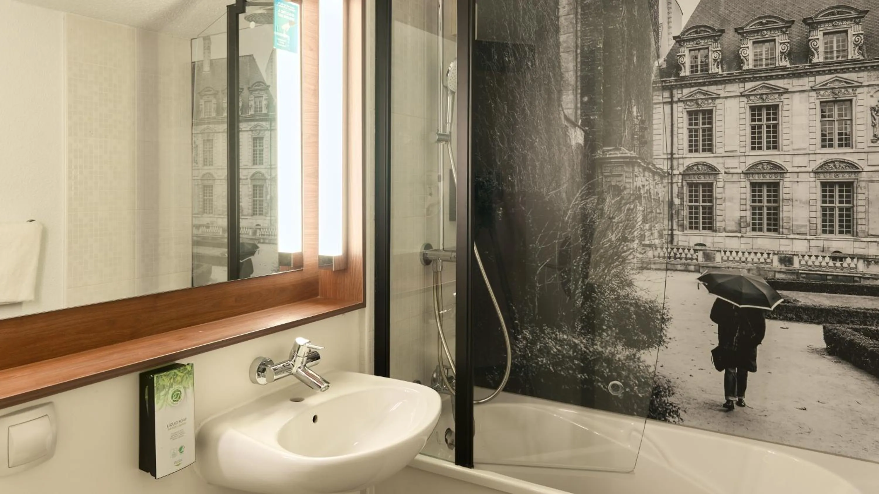 Bathroom in Campanile NATURE Les Ulis