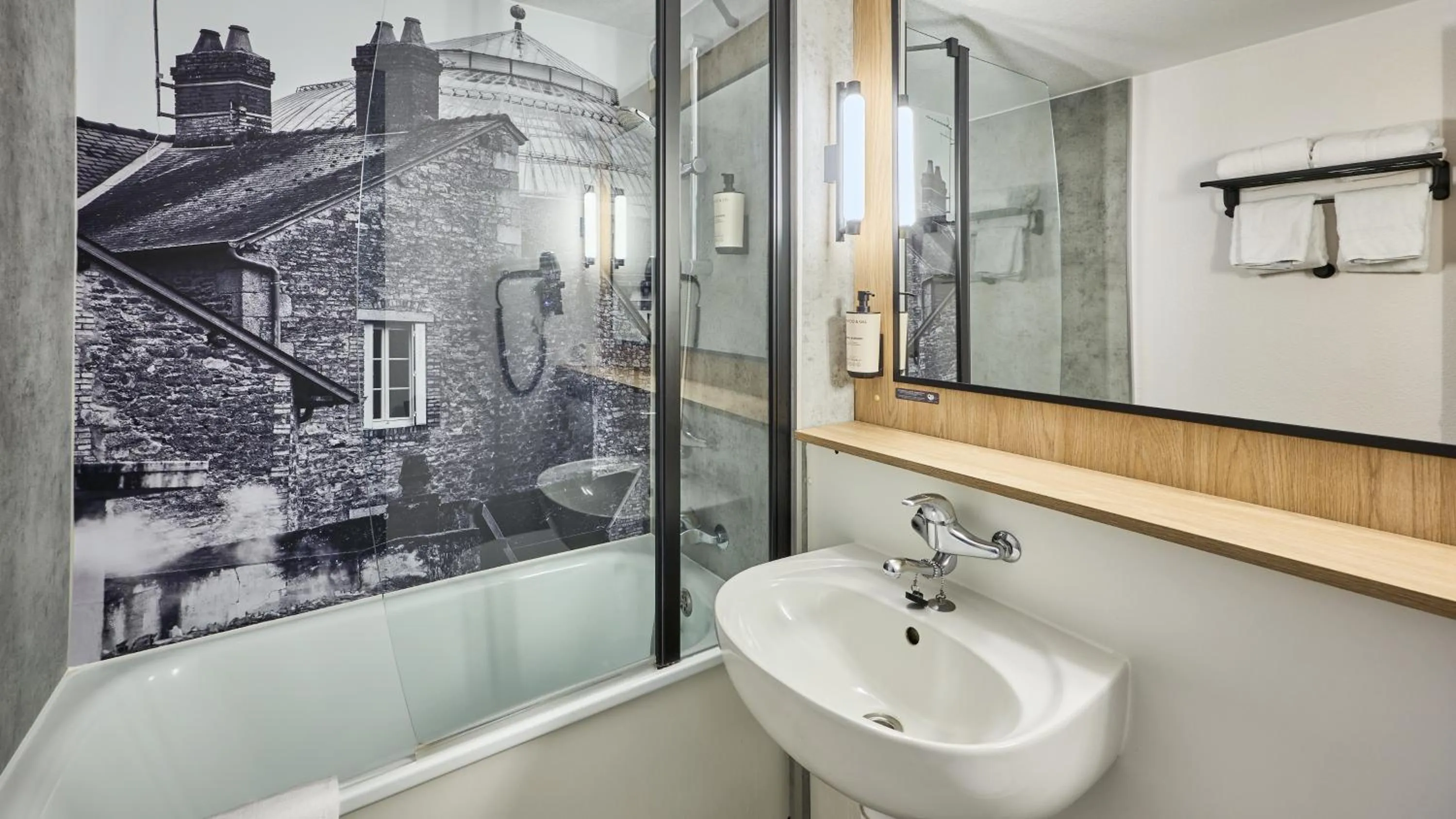 Bathroom in Campanile NATURE - Alençon