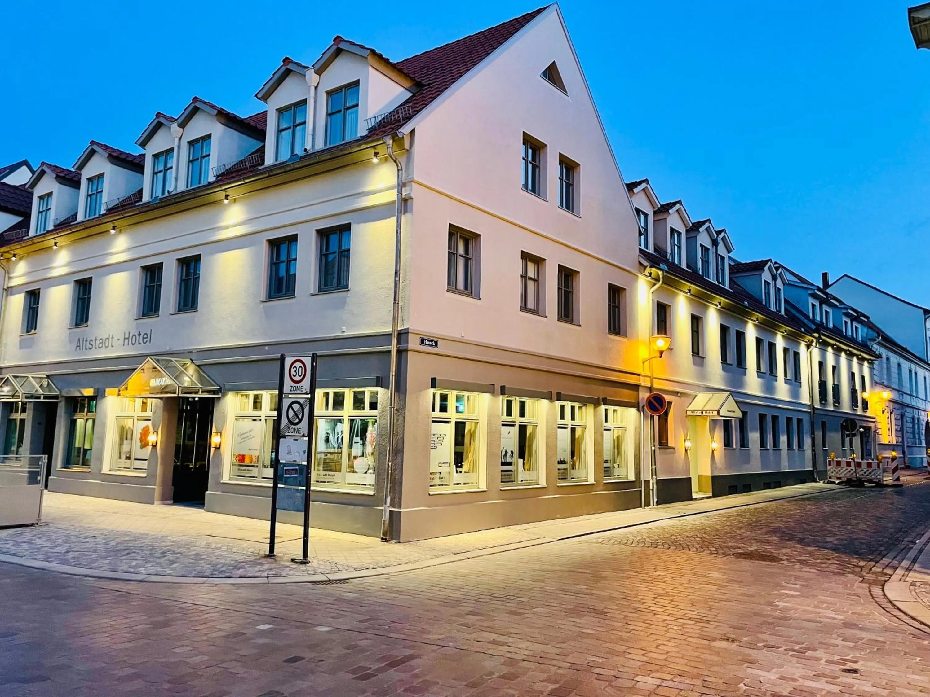 Property building in Altstadt-Hotel