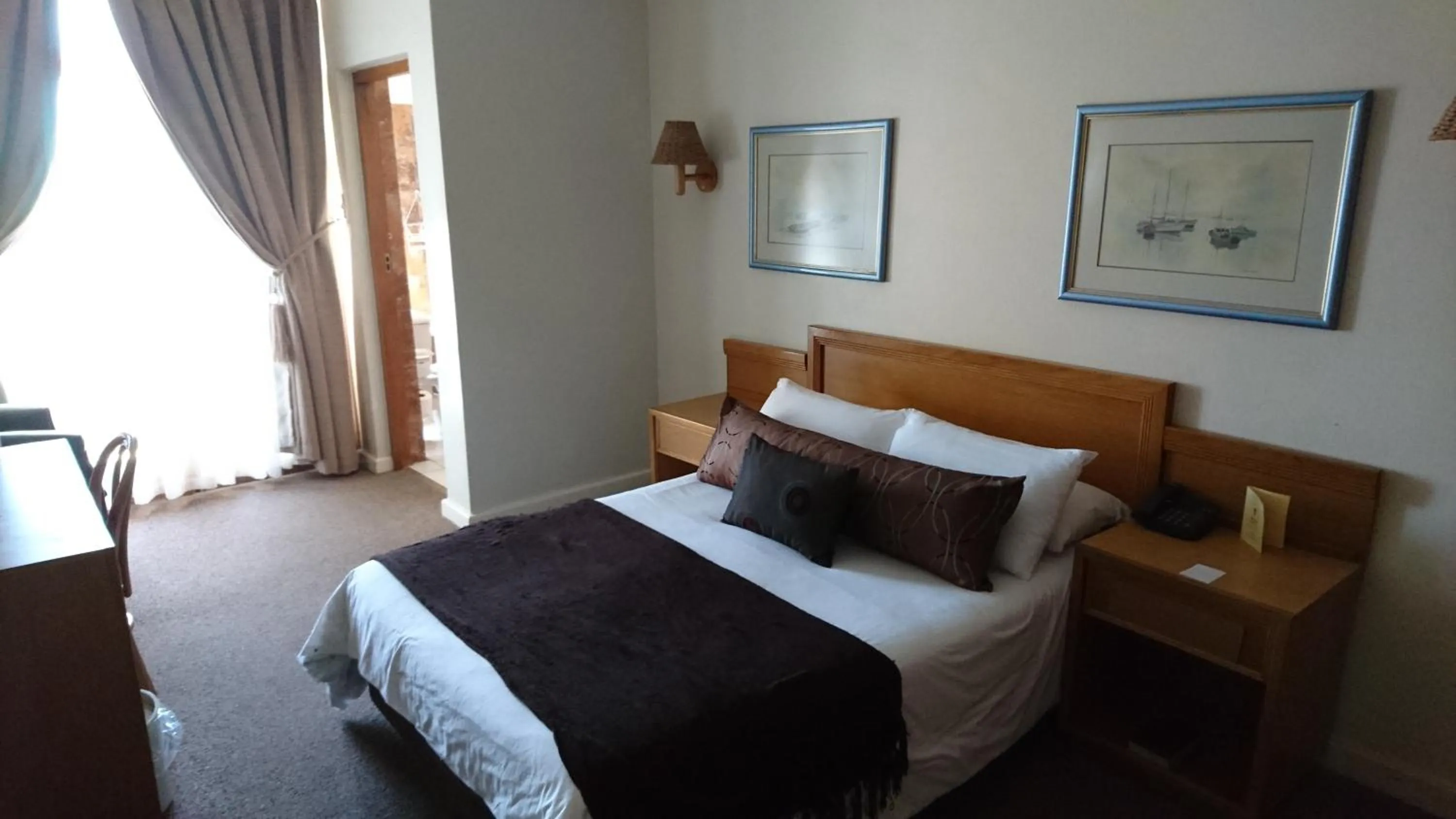 Bedroom, Bed in Lamberts Bay Hotel