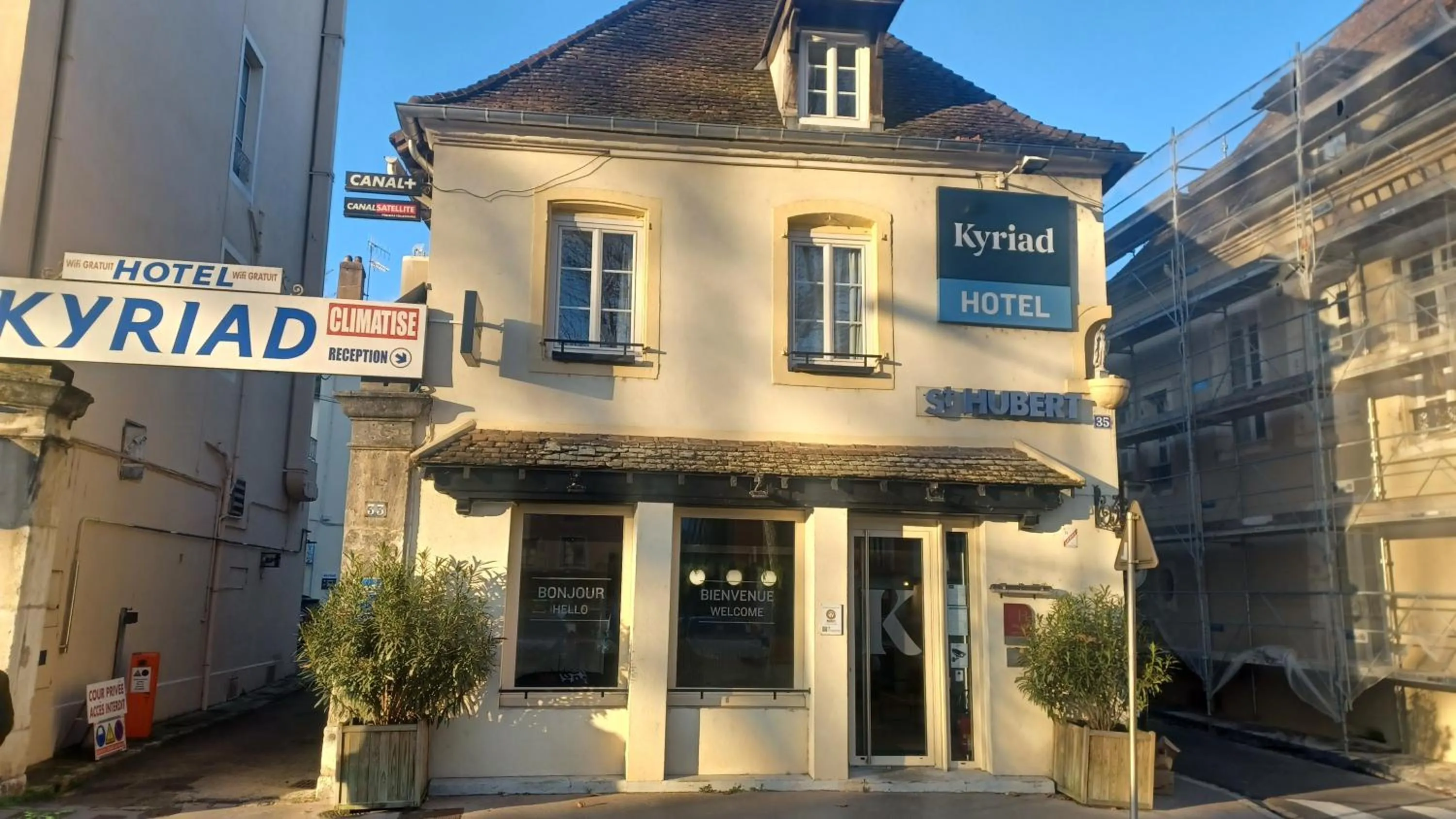 Facade/entrance in Kyriad Chalon-Sur-Saone Centre