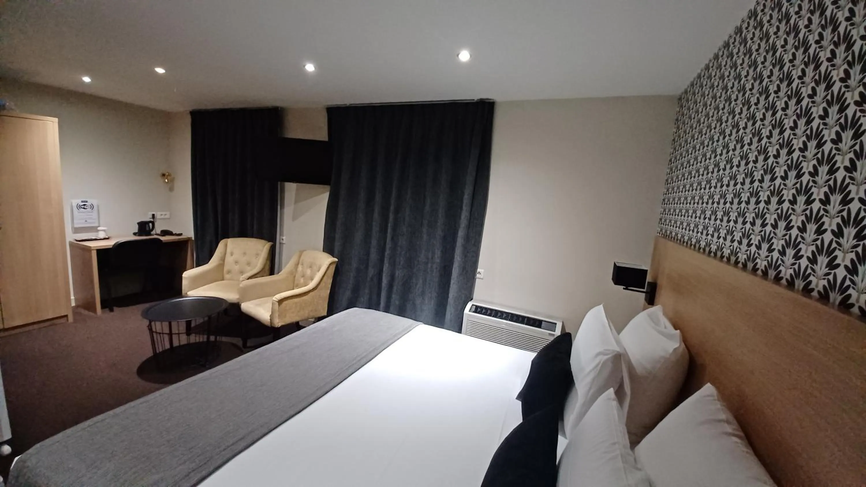 Living room, Bed in Kyriad Chalon-Sur-Saone Centre