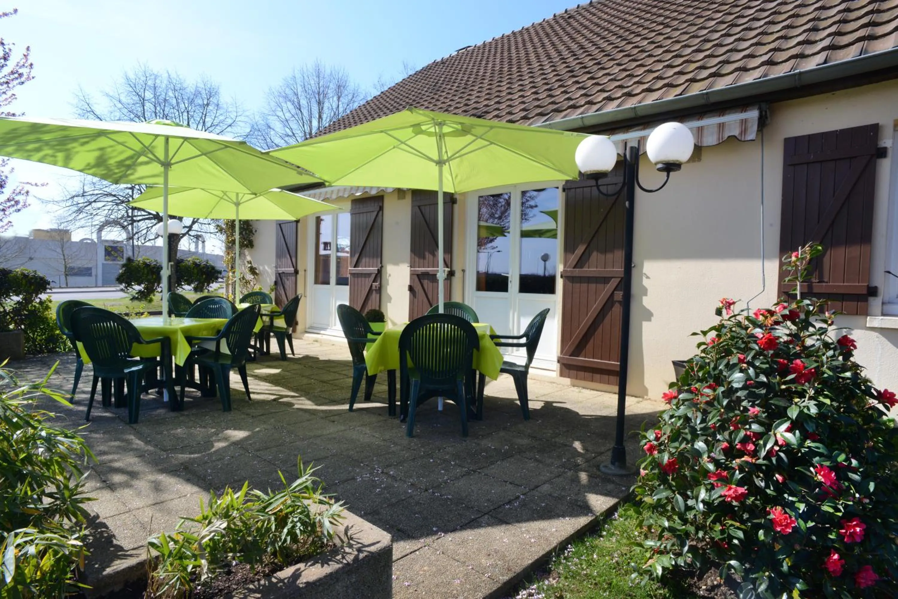 Patio in Hotel inn Dijon-Quetigny