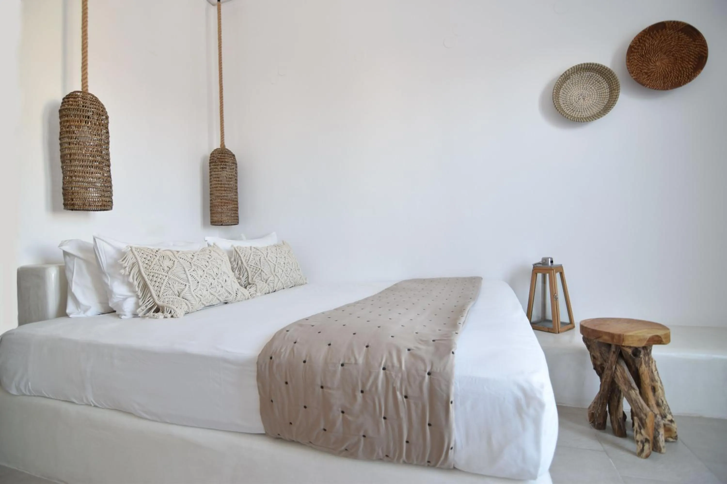 Photo of the whole room, Bed in Aegeeis