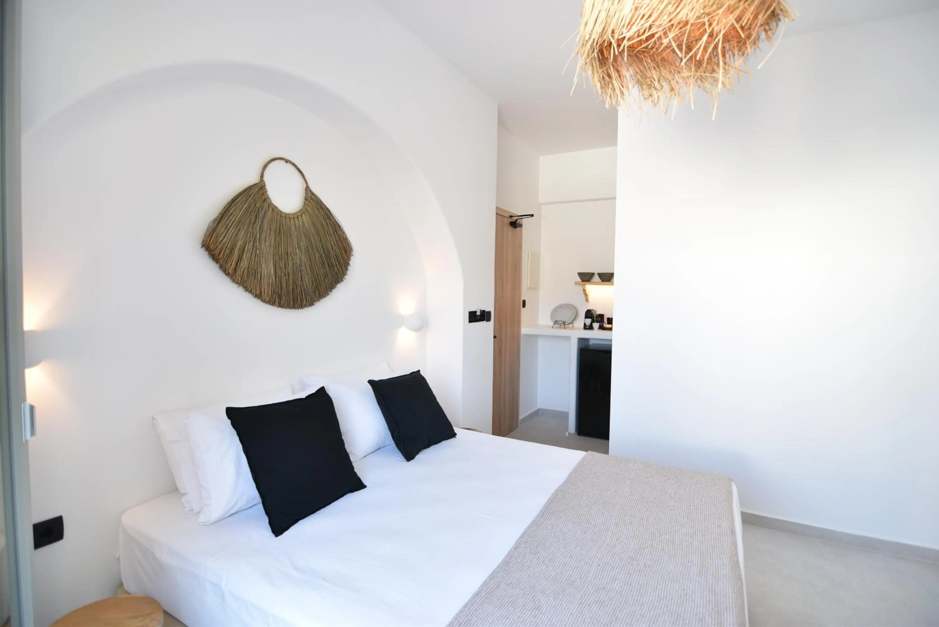 Photo of the whole room, Bed in Aegeeis