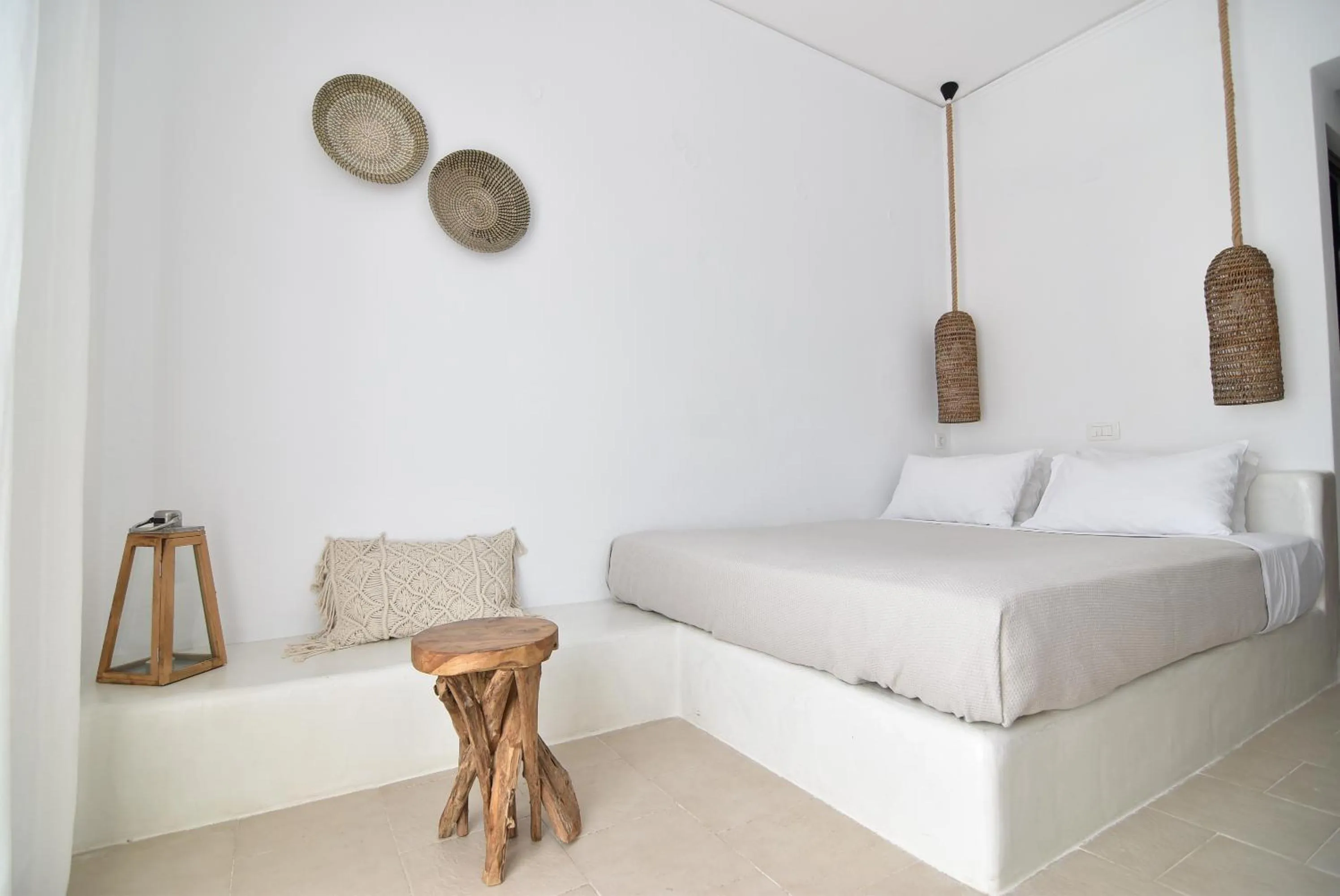 Photo of the whole room, Bed in Aegeeis