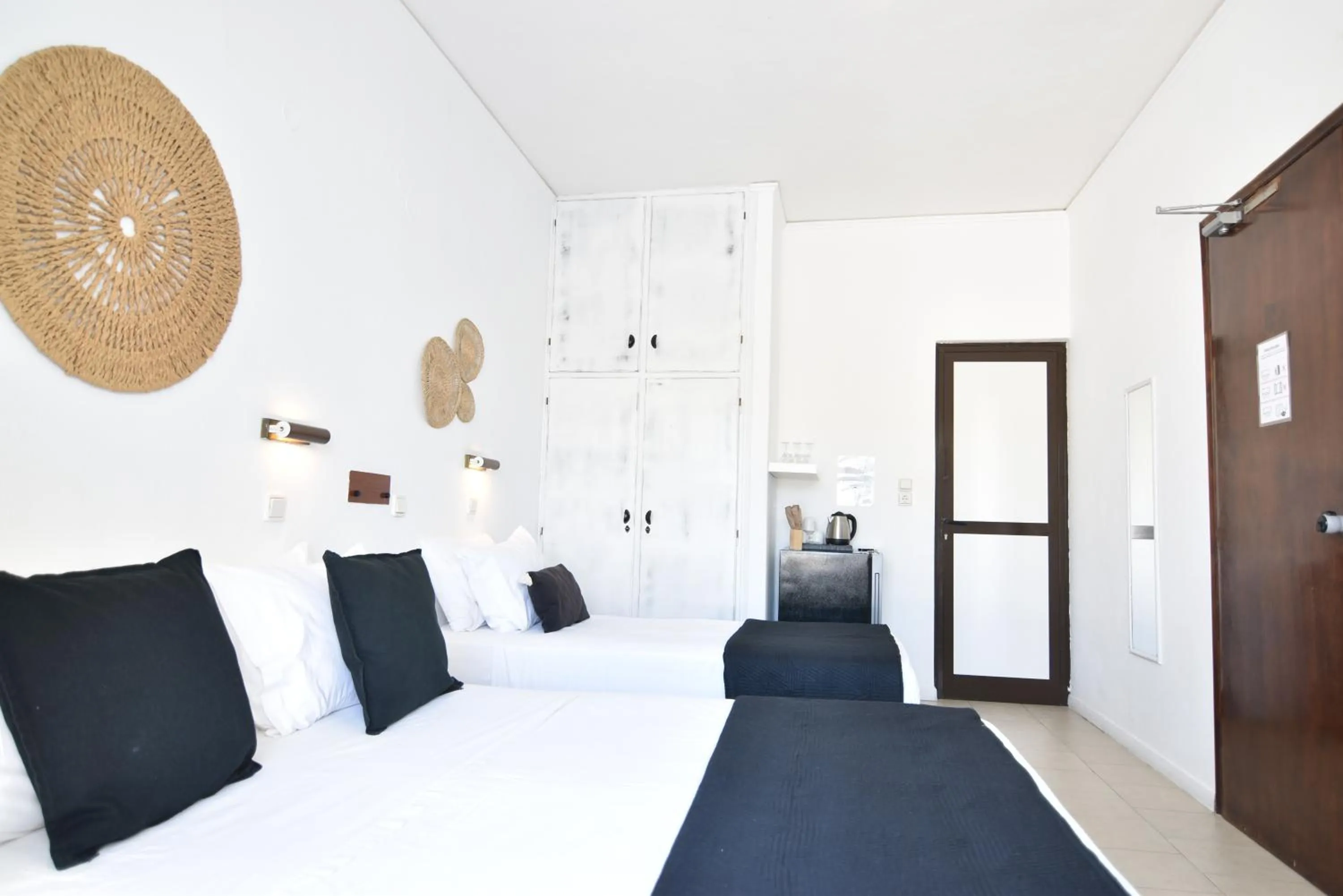 Photo of the whole room, Bed in Aegeeis