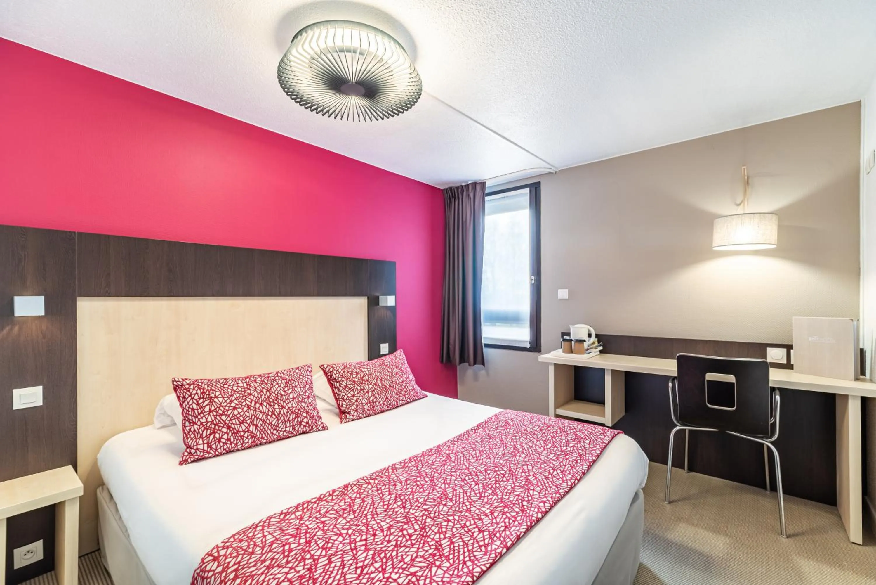 Photo of the whole room, Bed in KYRIAD ROUEN NORD - Mont Saint Aignan